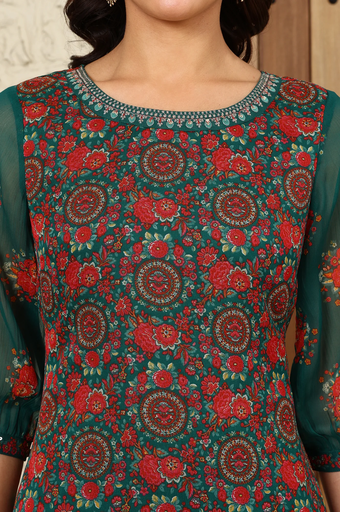 Green Floral Printed Dori Embroidered Chiffon Kurta With Attached Lining - Image 3