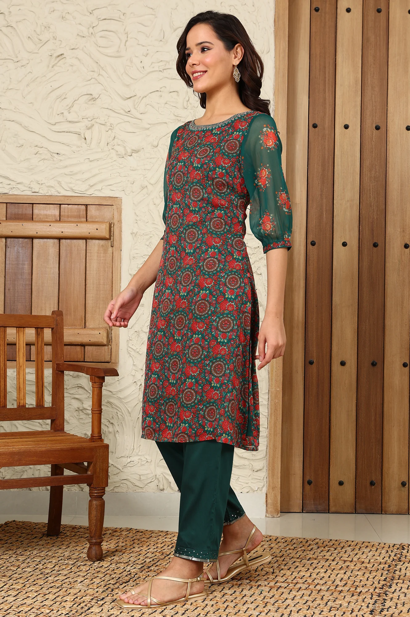 Green Floral Printed Dori Embroidered Chiffon Kurta With Attached Lining - Image 4