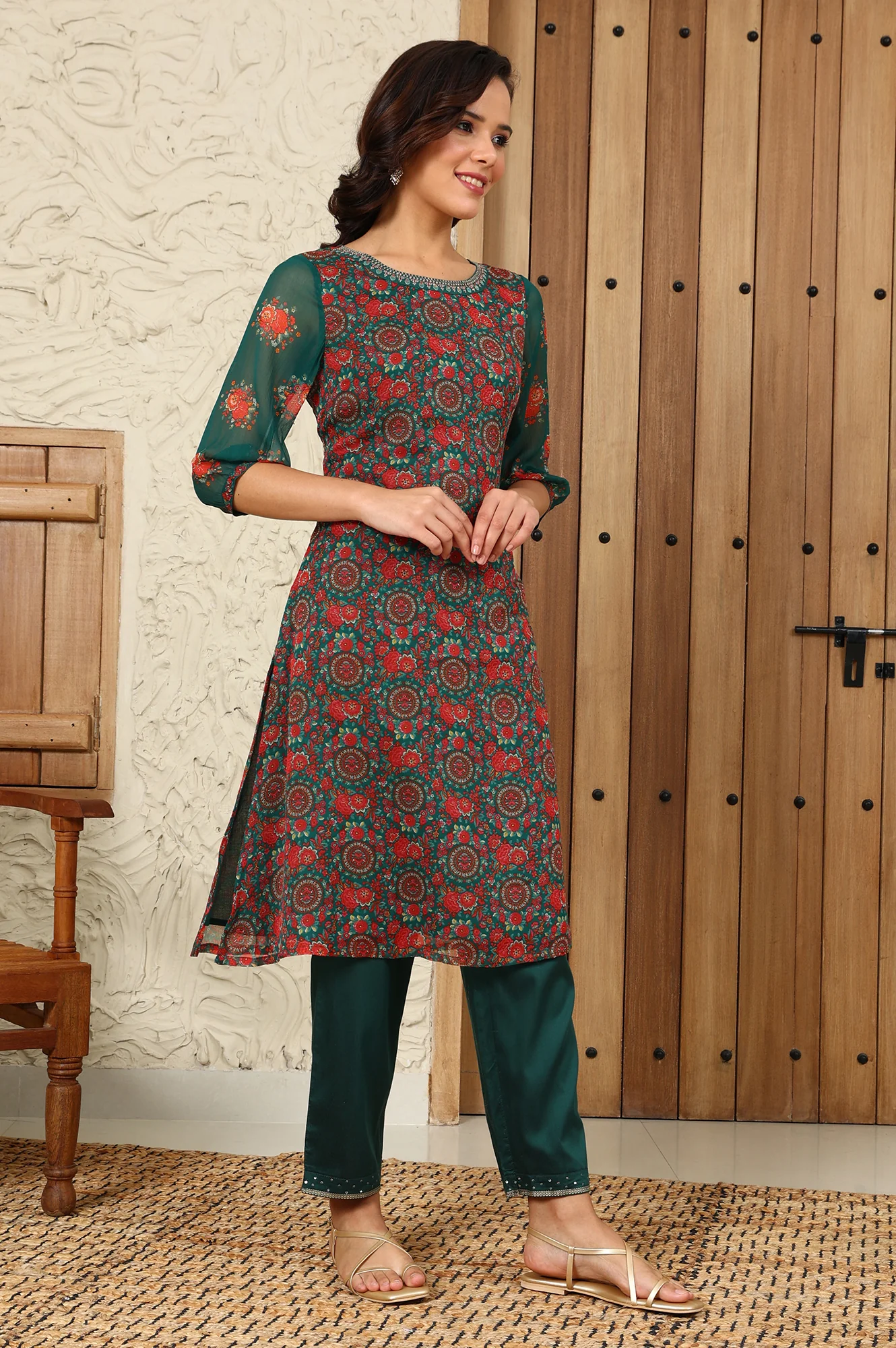 Green Floral Printed Dori Embroidered Chiffon Kurta With Attached Lining - Image 6