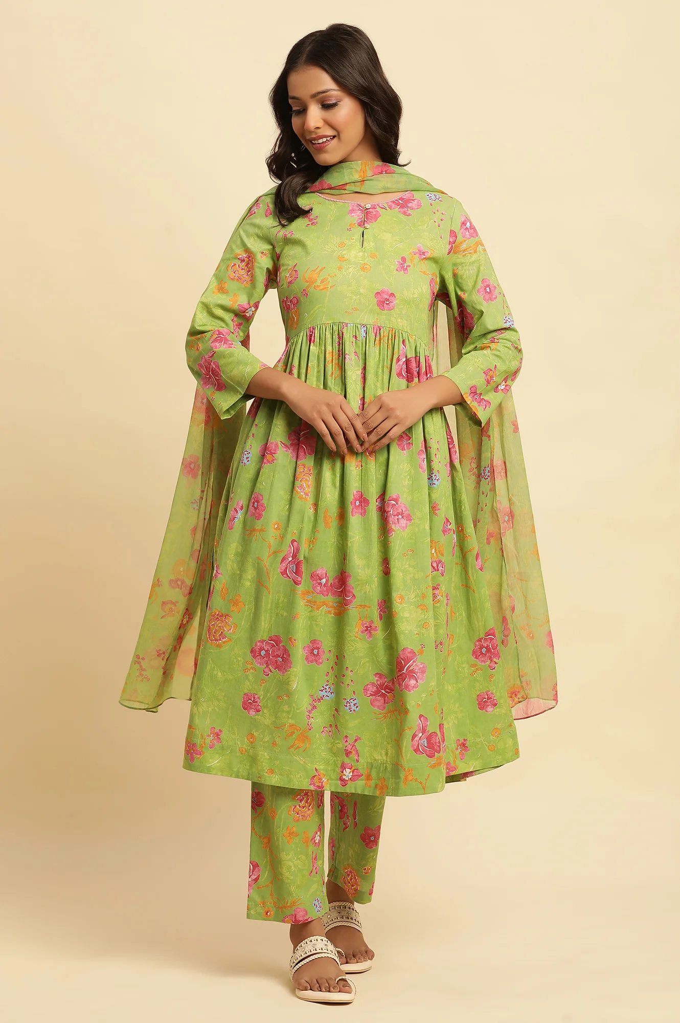 Green Floral Printed Kurta, Pants and Dupatta Set - Image 2