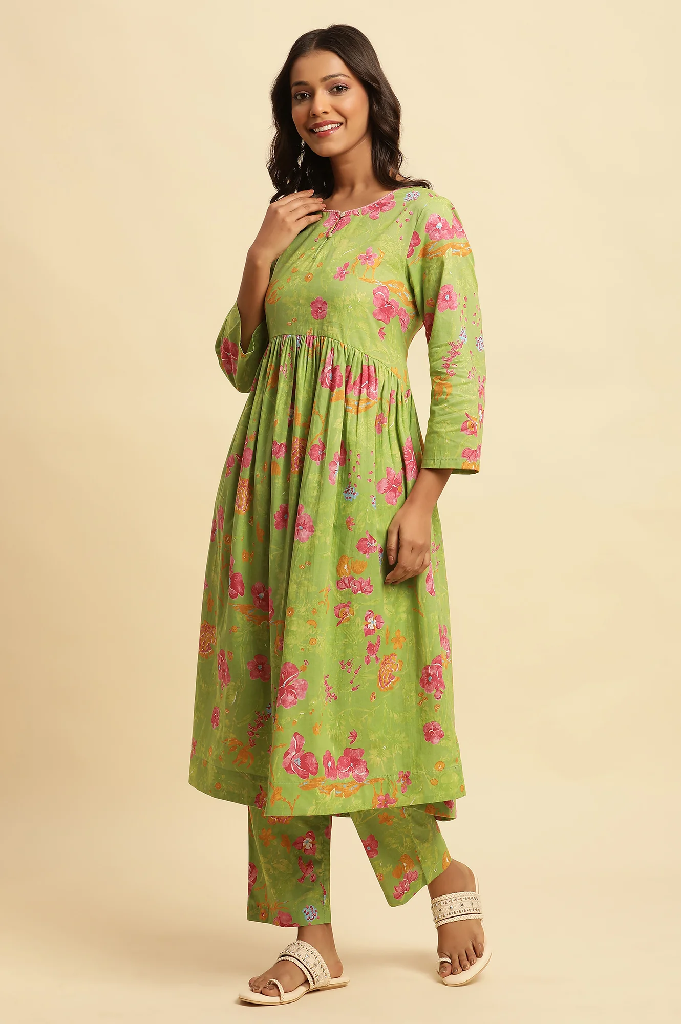 Green Floral Printed Kurta, Pants and Dupatta Set - Image 3