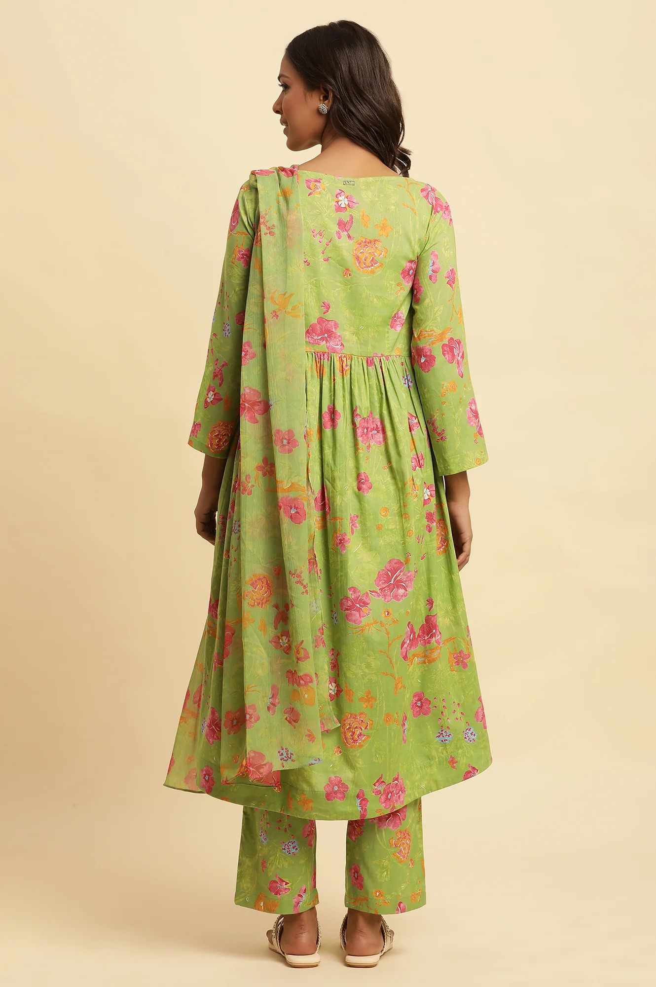 Green Floral Printed Kurta, Pants and Dupatta Set - Image 4