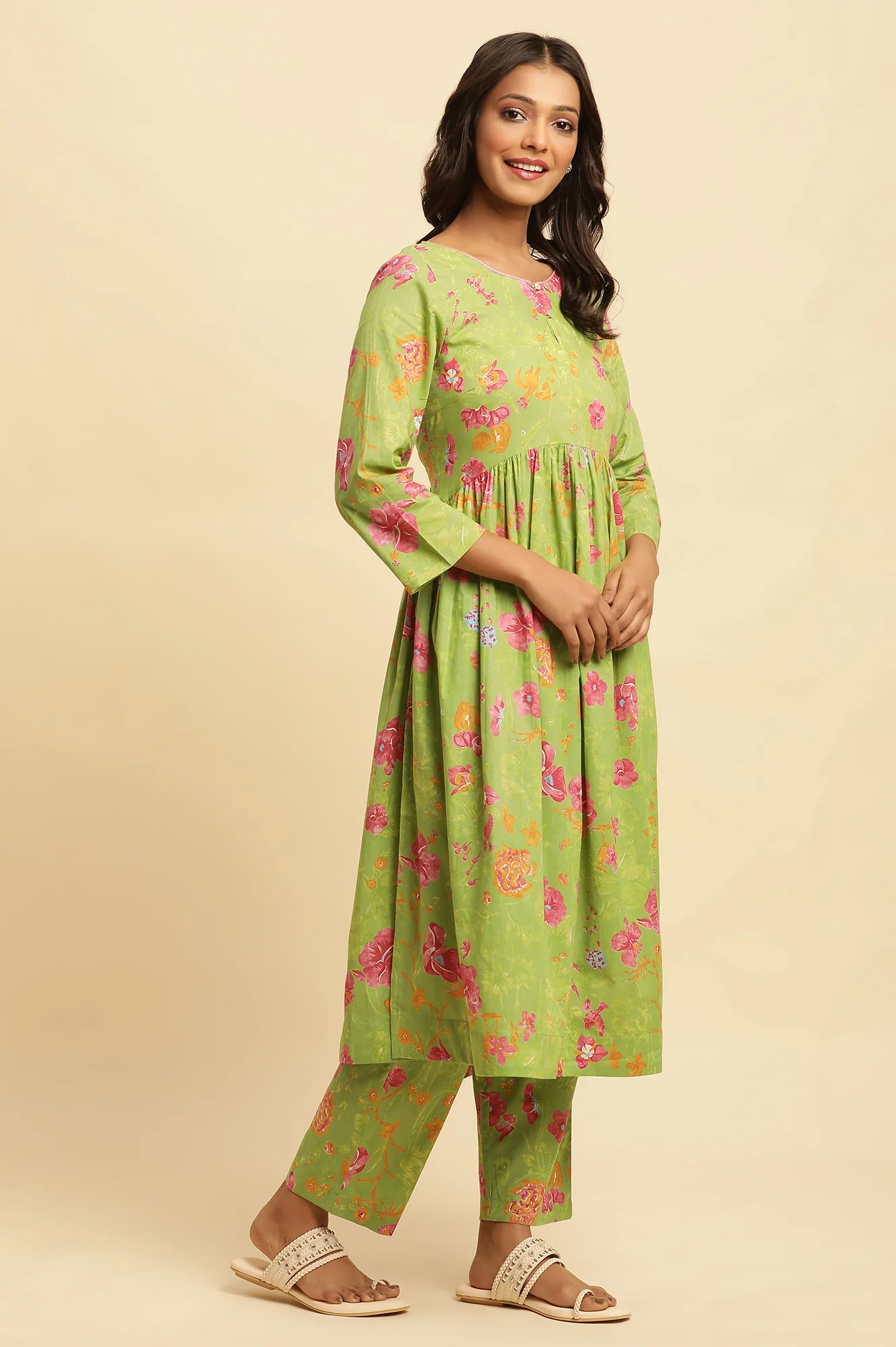 Green Floral Printed Kurta, Pants and Dupatta Set - Image 5