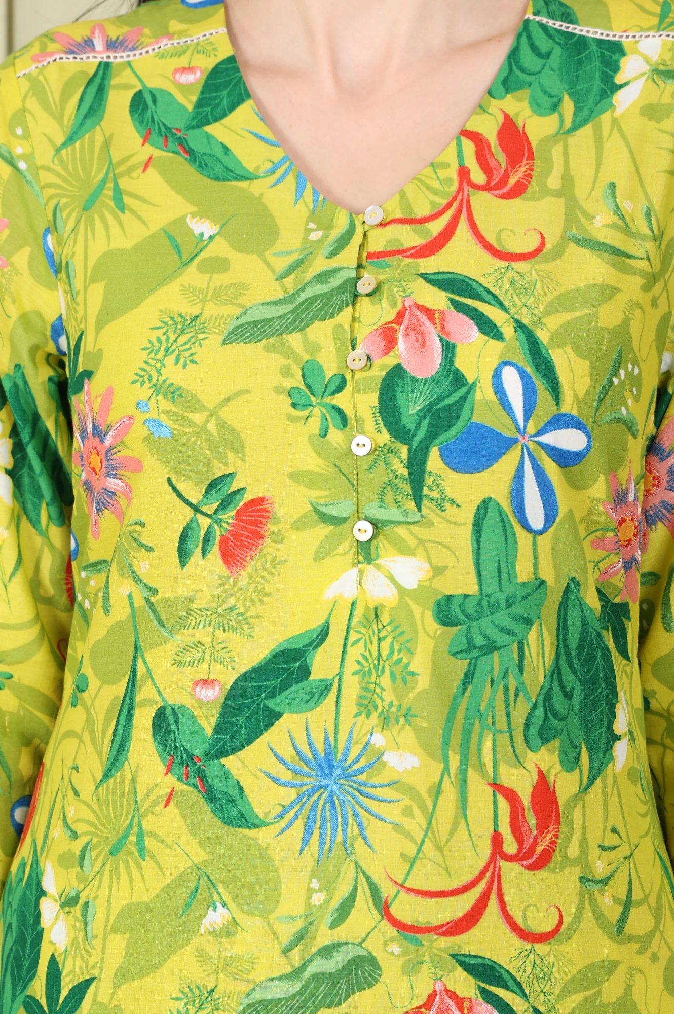 Green Floral Printed Pure Cotton Straight Kurta And Pants Co-Ord Set - Image 3