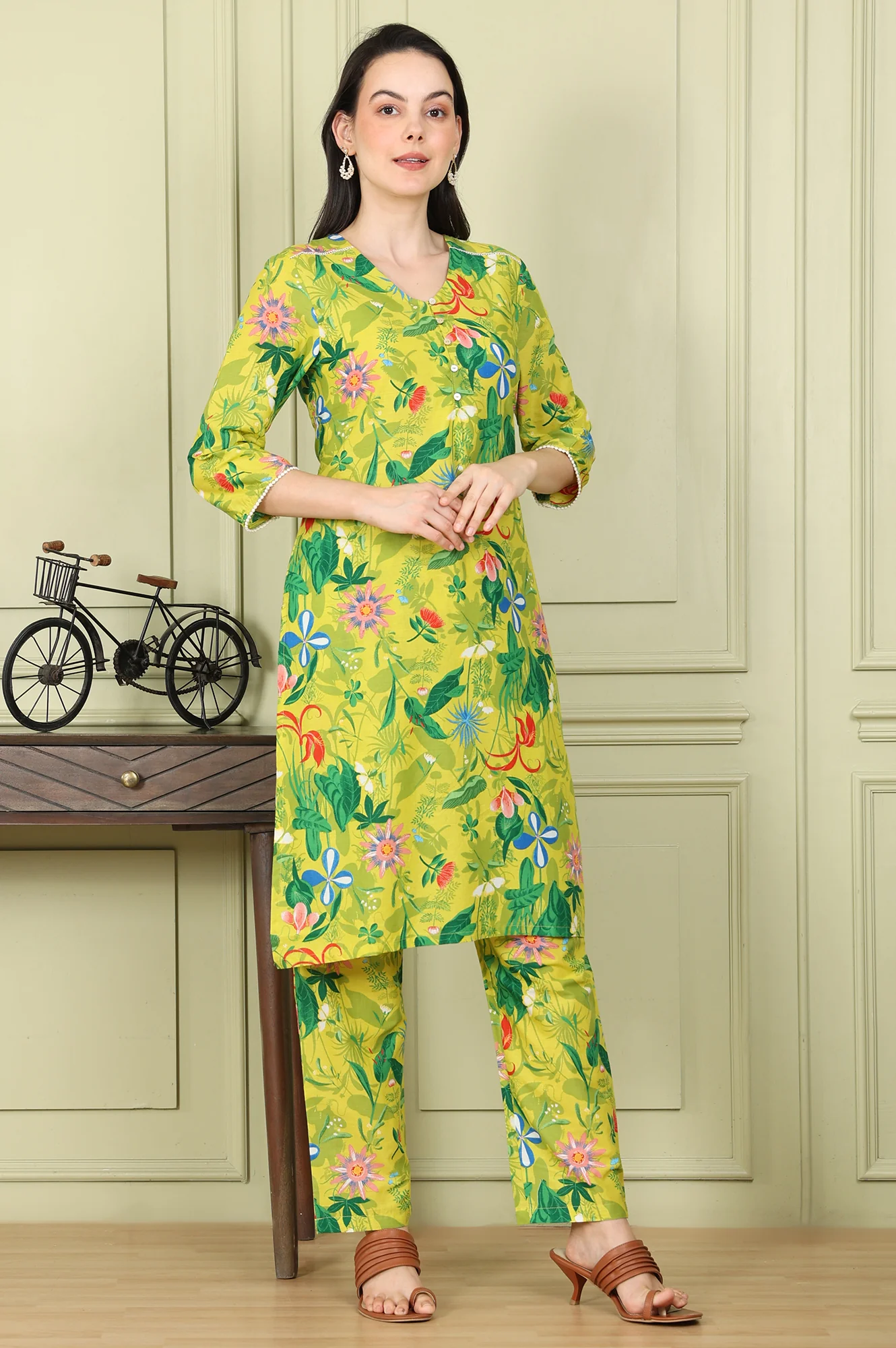 Green Floral Printed Pure Cotton Straight Kurta And Pants Co-Ord Set - Image 6