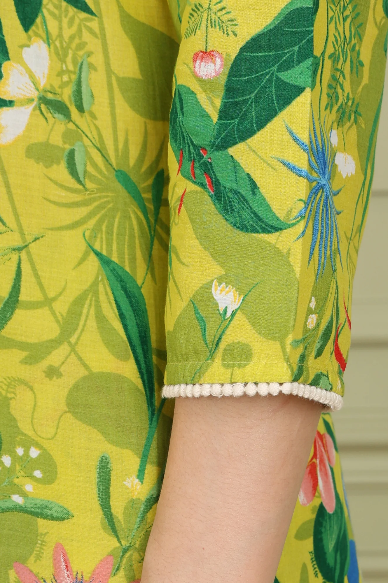 Green Floral Printed Pure Cotton Straight Kurta And Pants Co-Ord Set - Image 7