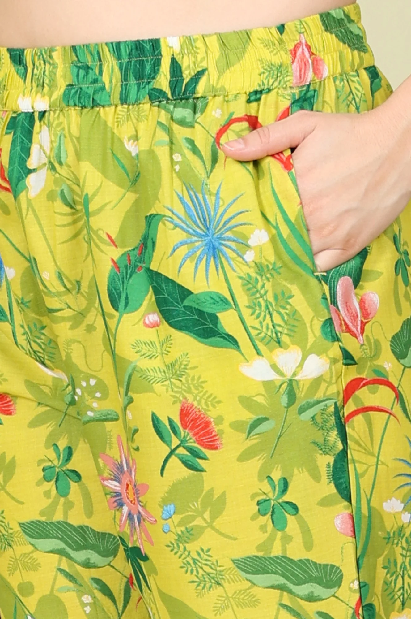Green Floral Printed Pure Cotton Straight Kurta And Pants Co-Ord Set - Image 9