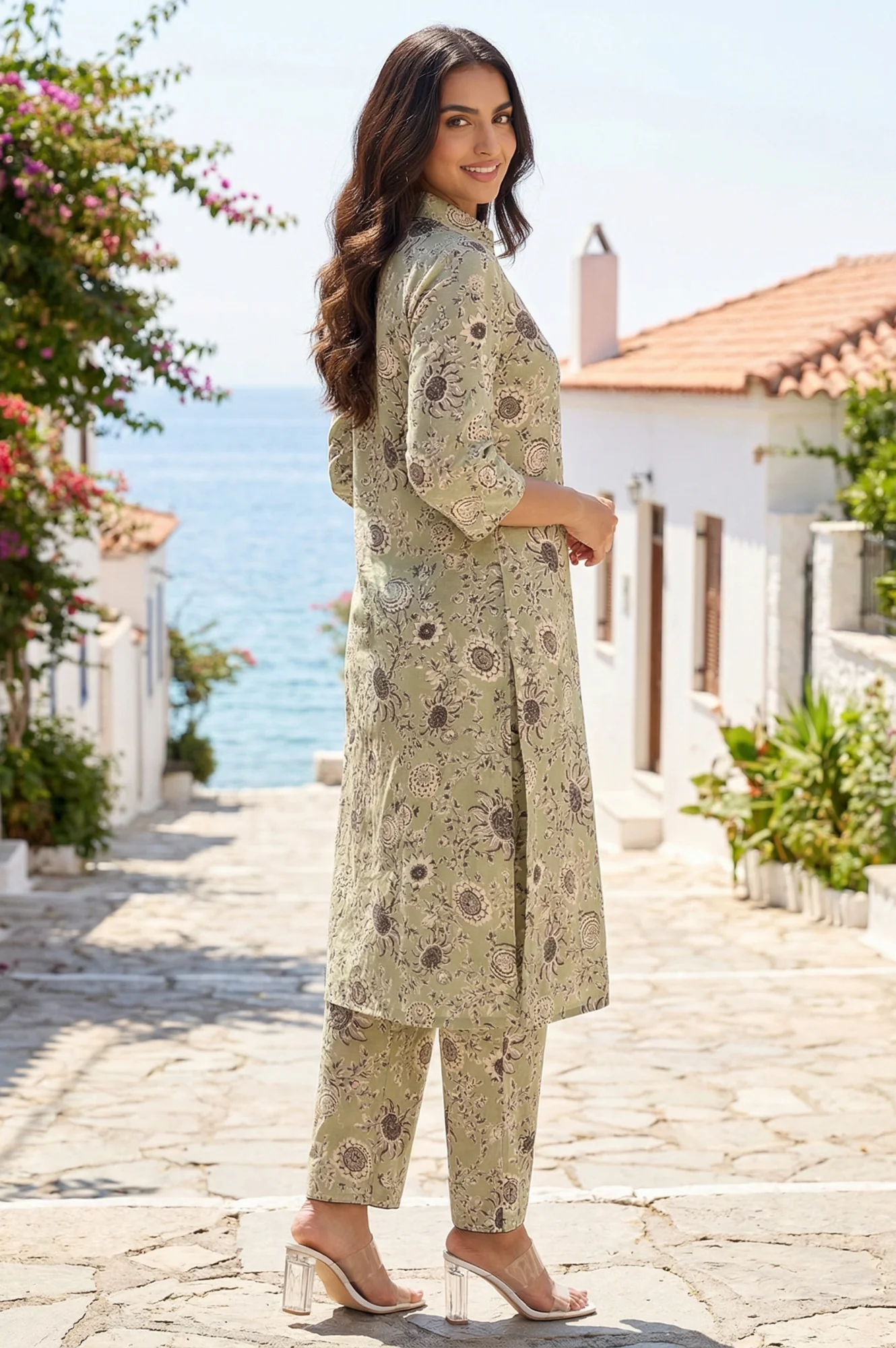 Green Floral Printed Straight Kurta with Pants Set - Image 3