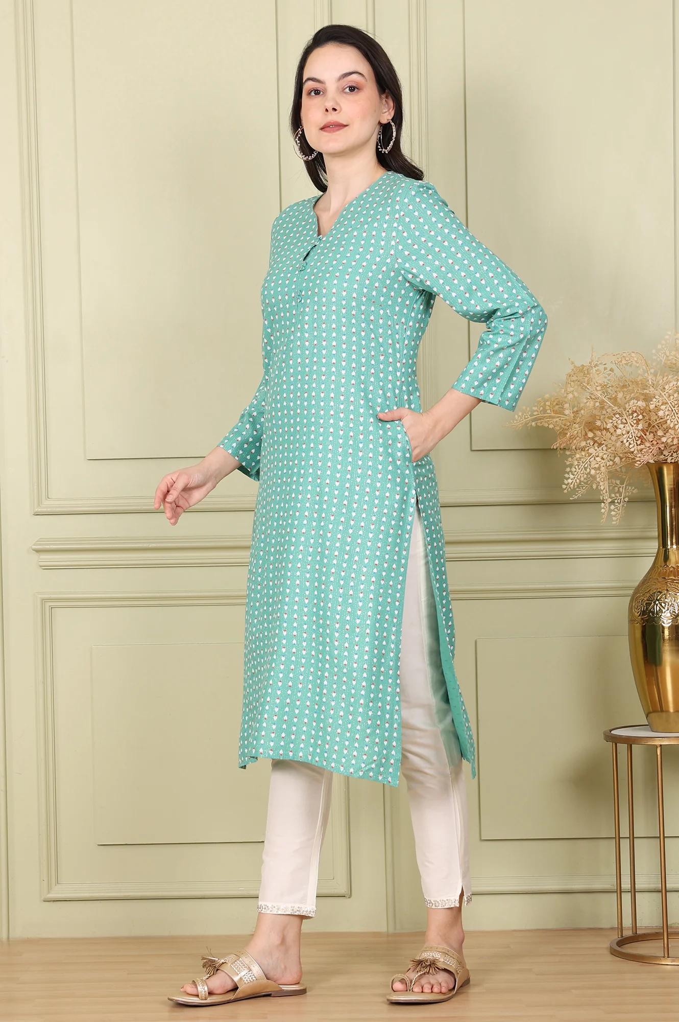 Green Glitter Geometric Printed Rayon Straight Kurta - Image 4