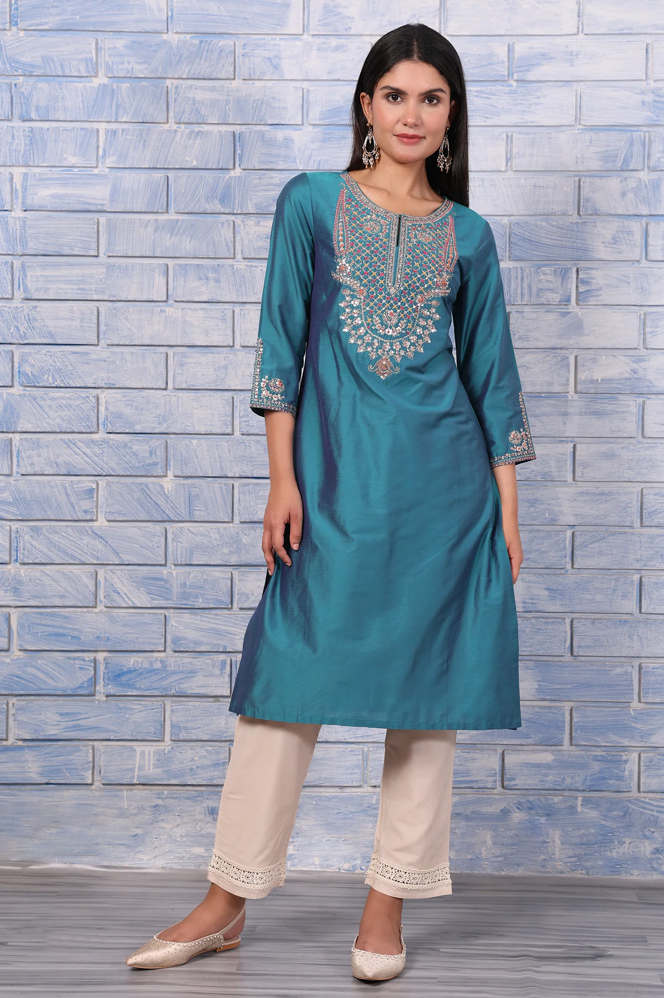 Green Metallic Embroidered Straight Kurta - Image 2