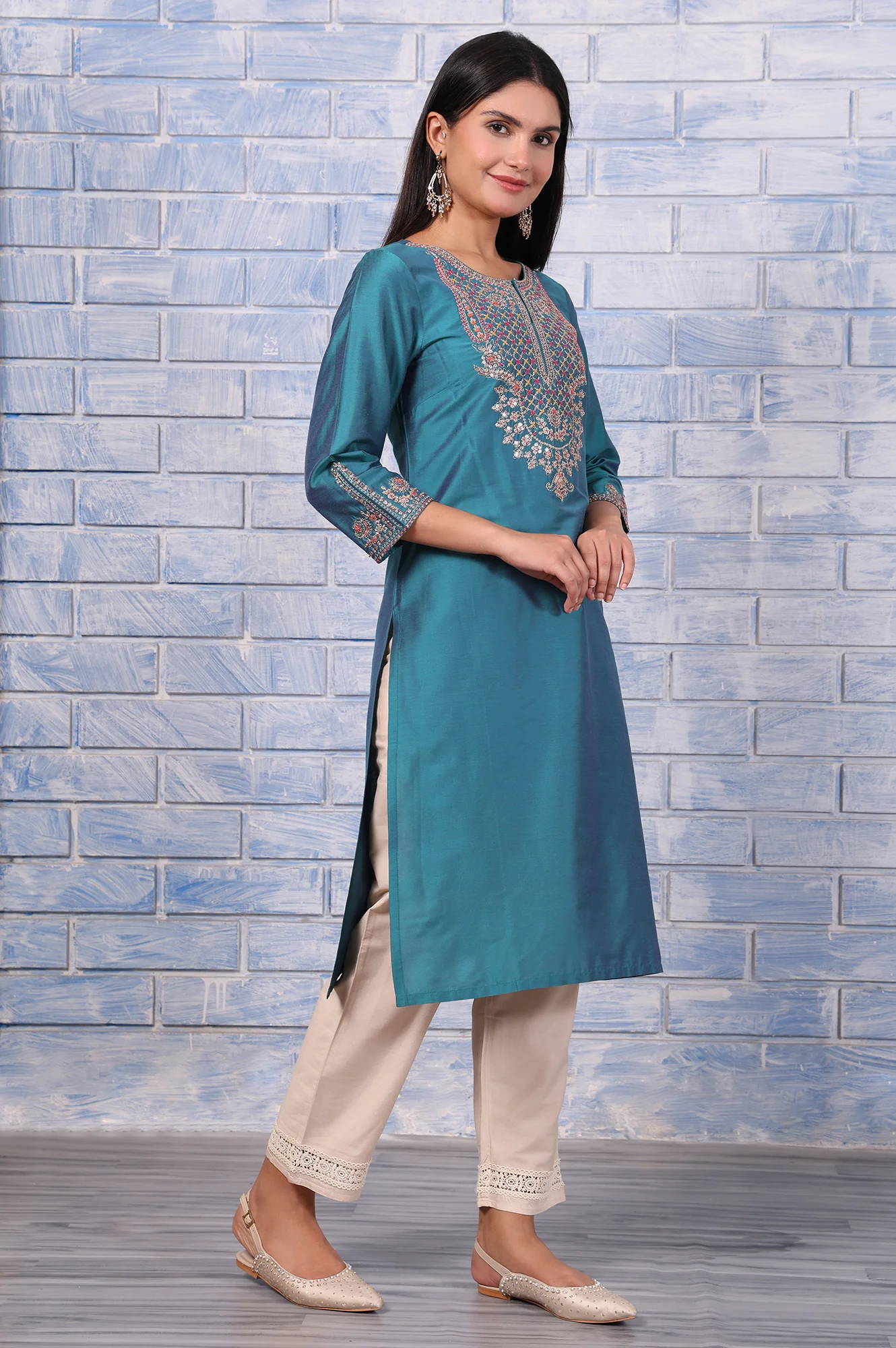 Green Metallic Embroidered Straight Kurta - Image 6