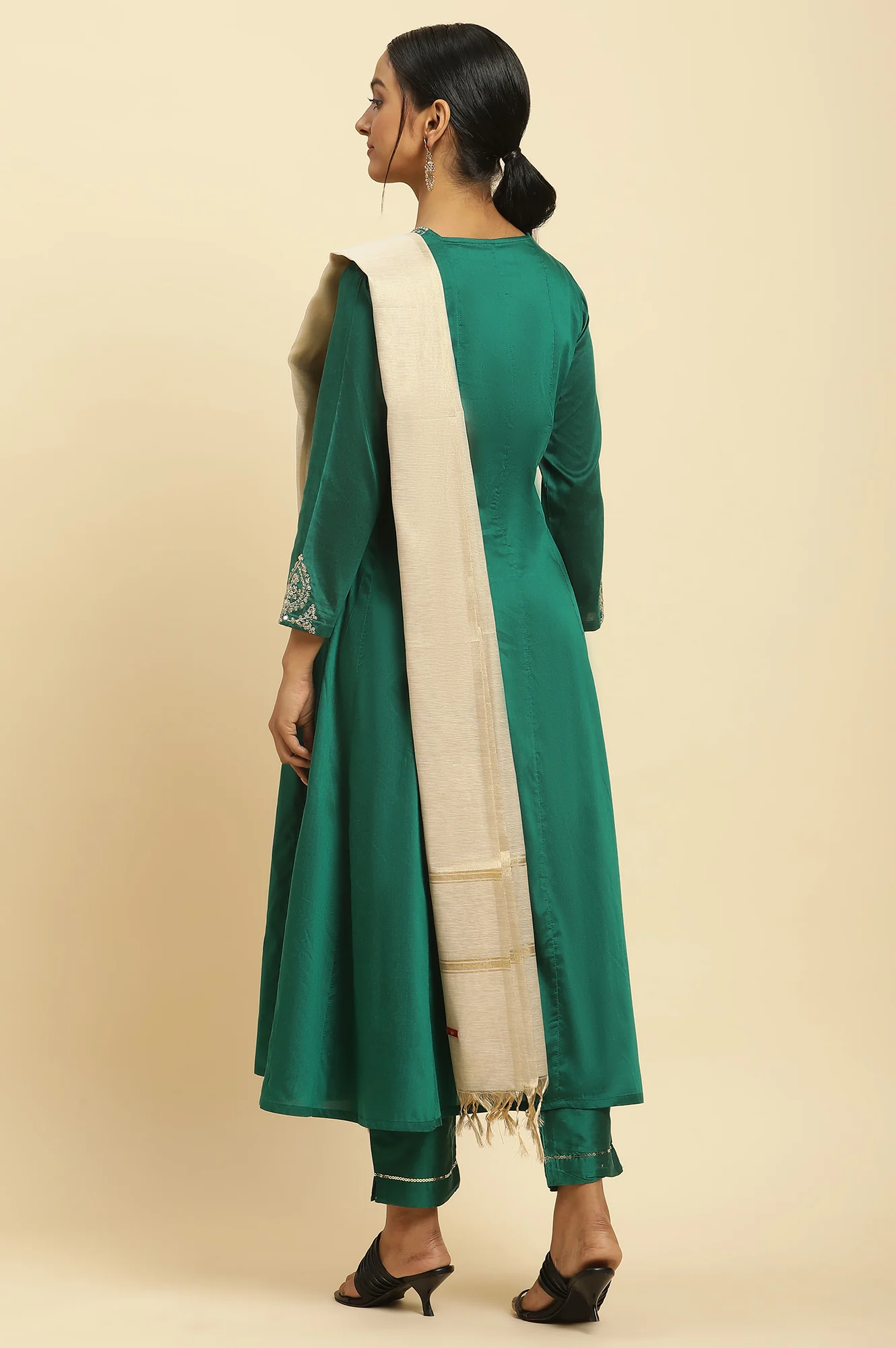 Green Panelled Embroidered Kurta, Slim Pants And Dupatta Set - Image 3