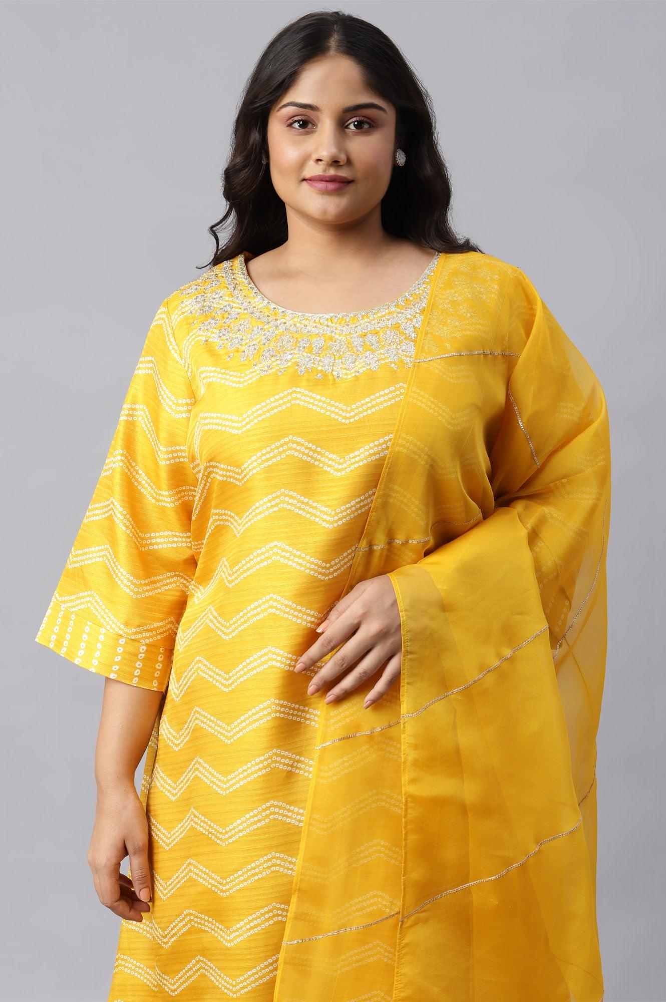 Green Plus Size Printed Gillet With Off-White kurta And Green Parallel Pants Set - Image 5