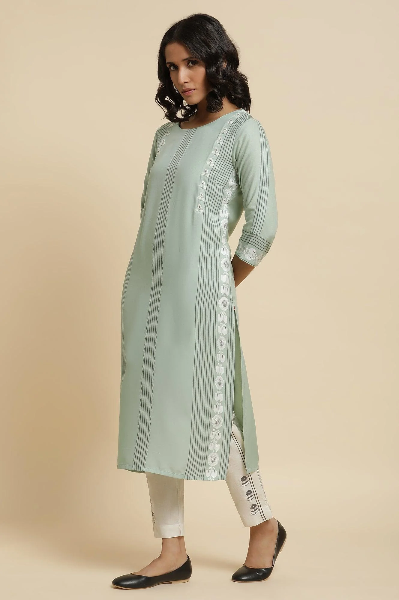 Green Printed Kurta, Pants & Dupatta - Image 3