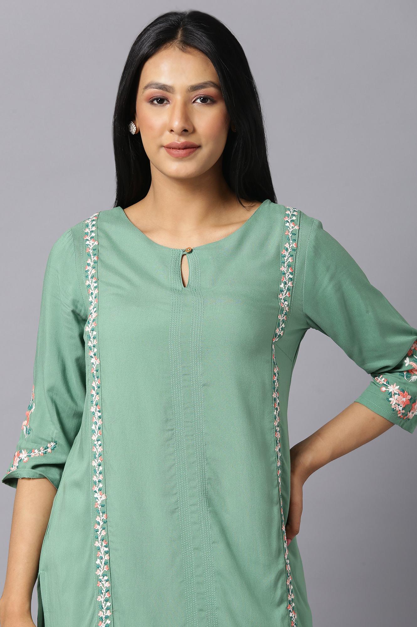 Green Rayon kurta With Multicolour Embroidery - Image 5