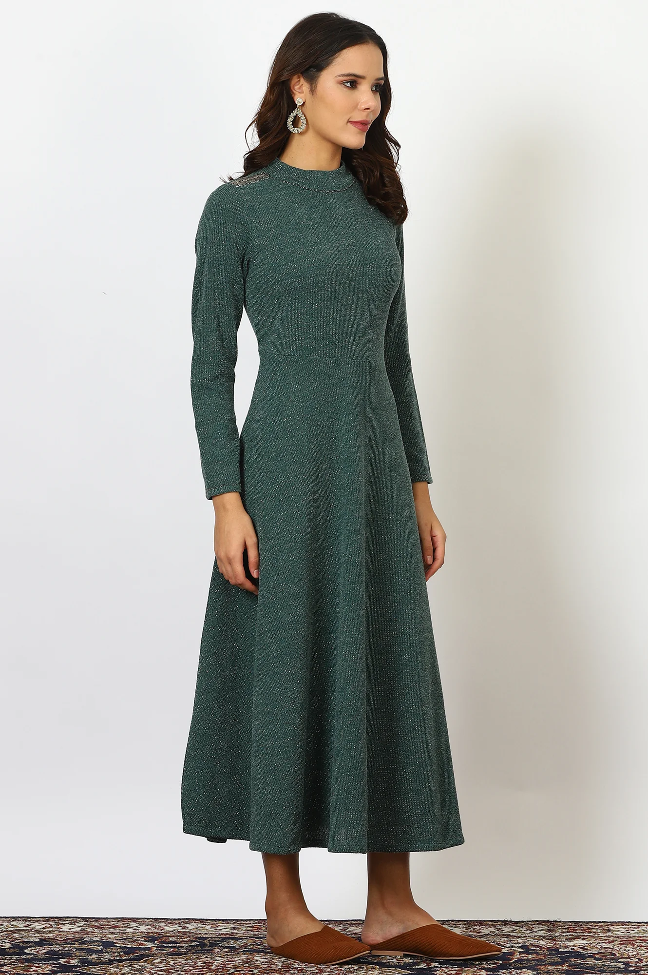 Green Solid Metallic Hardware Flarred Dresses - Image 6