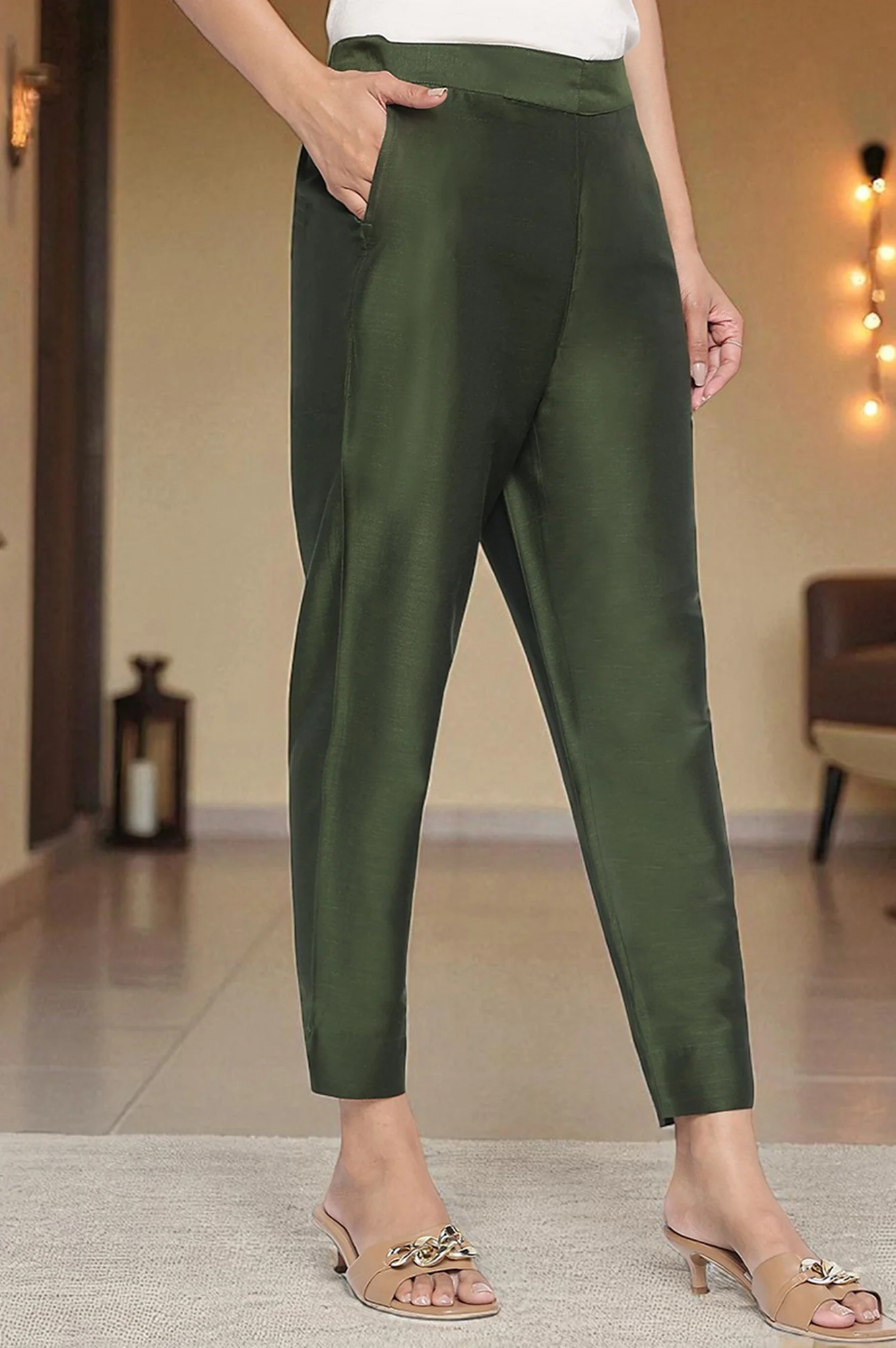 Elleven Women's Green Solid Mid Rise Slub Trousers in Ankle Length - Image 3