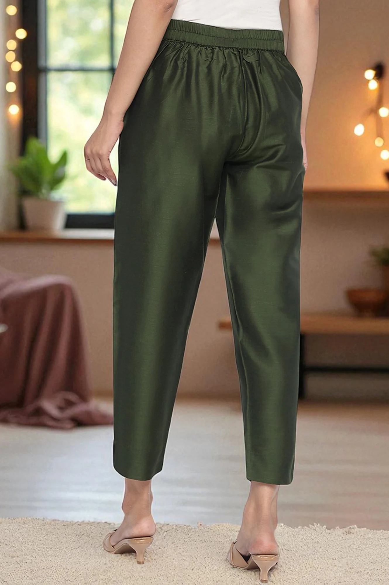 Elleven Women's Green Solid Mid Rise Slub Trousers in Ankle Length - Image 4