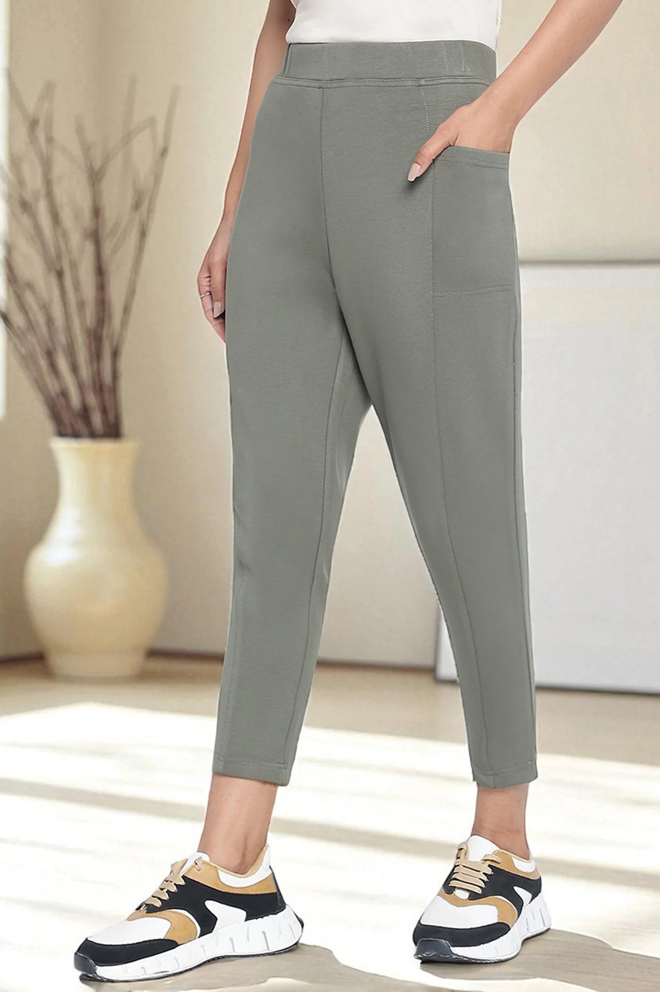 Elleven Women's Green Solid Mid Rise Tights in Calf Length - Image 5
