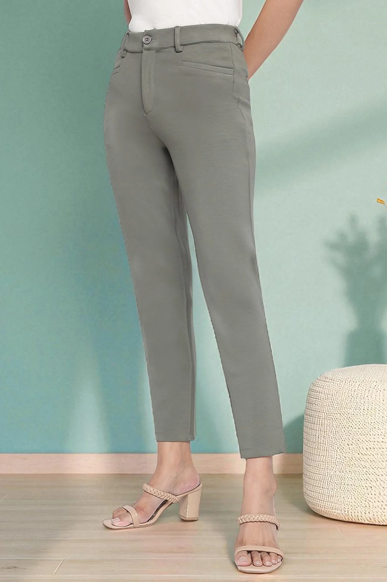 Elleven Women's Green Solid Mid Rise Trouser in Ankle Length - Image 5