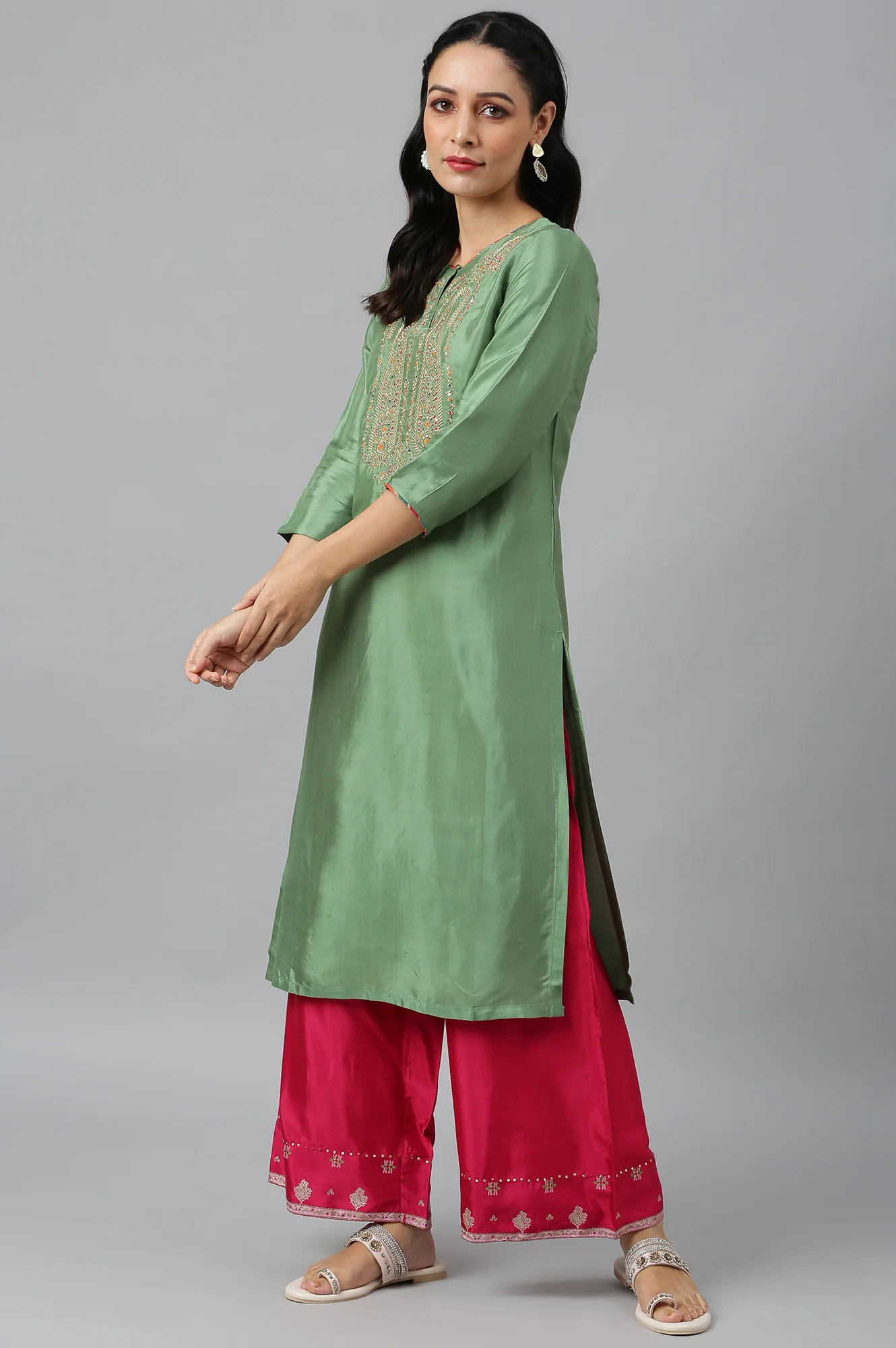 Green Straight kurta With Embroidered Yoke - Image 3