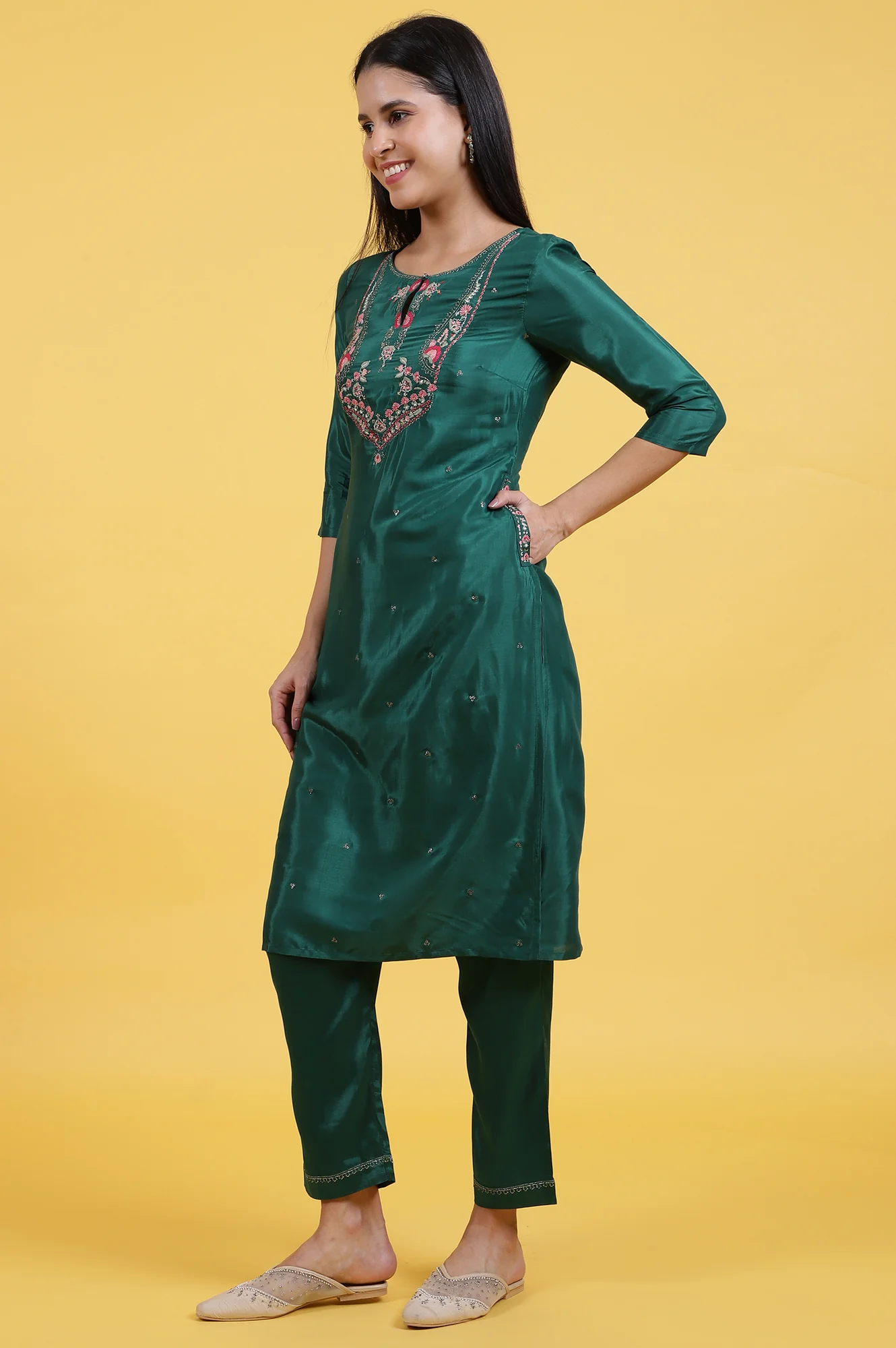 Green Thread Embroidered Straight Festive Kurta - Image 4