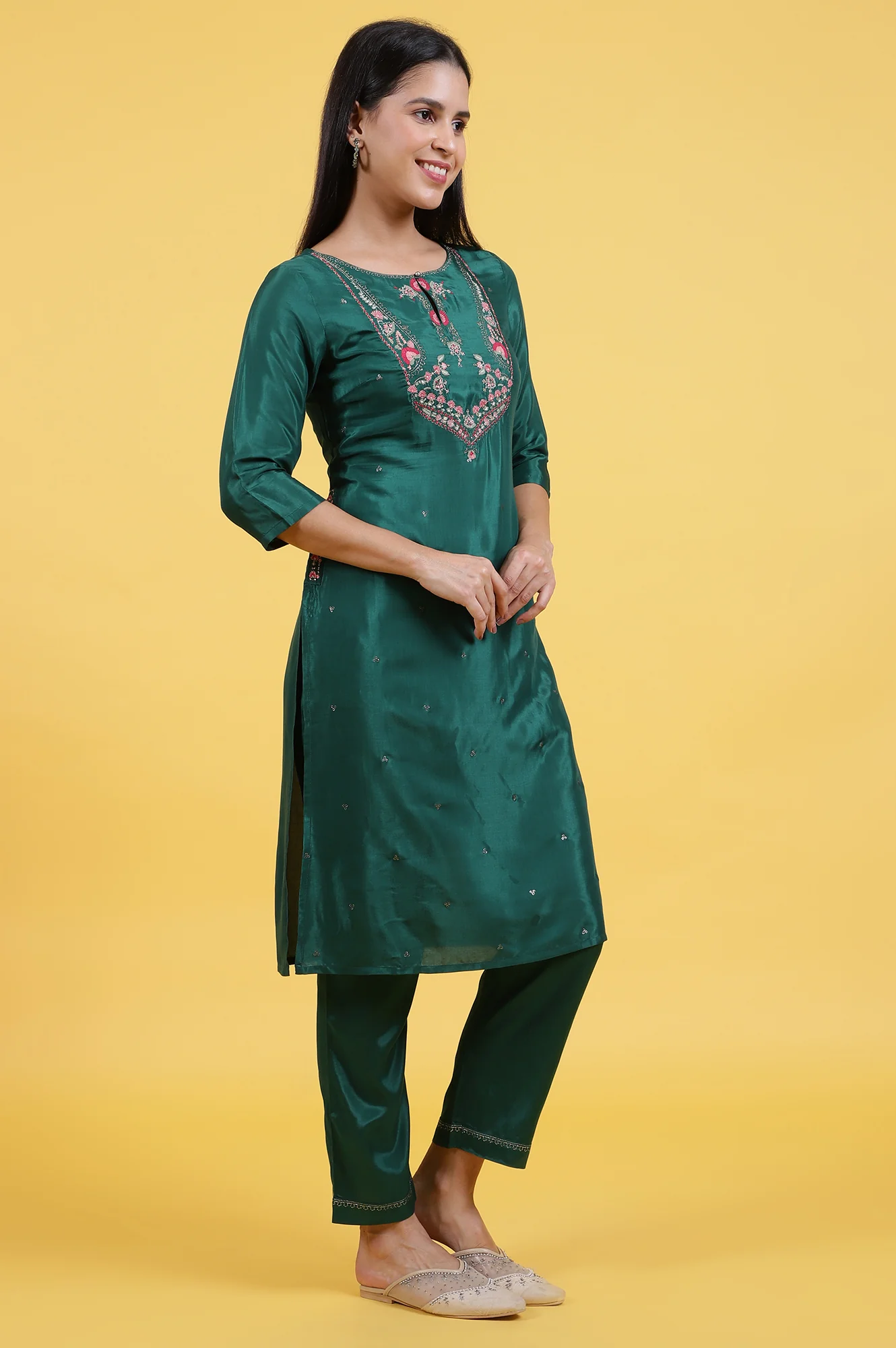 Green Thread Embroidered Straight Festive Kurta - Image 6
