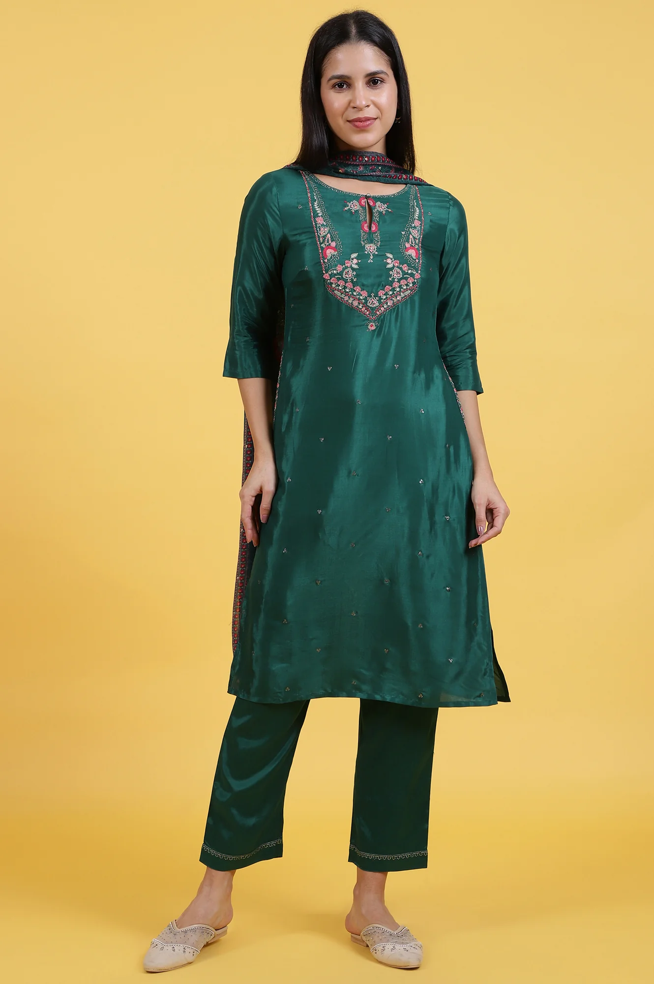 Green Thread Embroidered Straight Kurta and Pants Set with Dupatta - Image 2