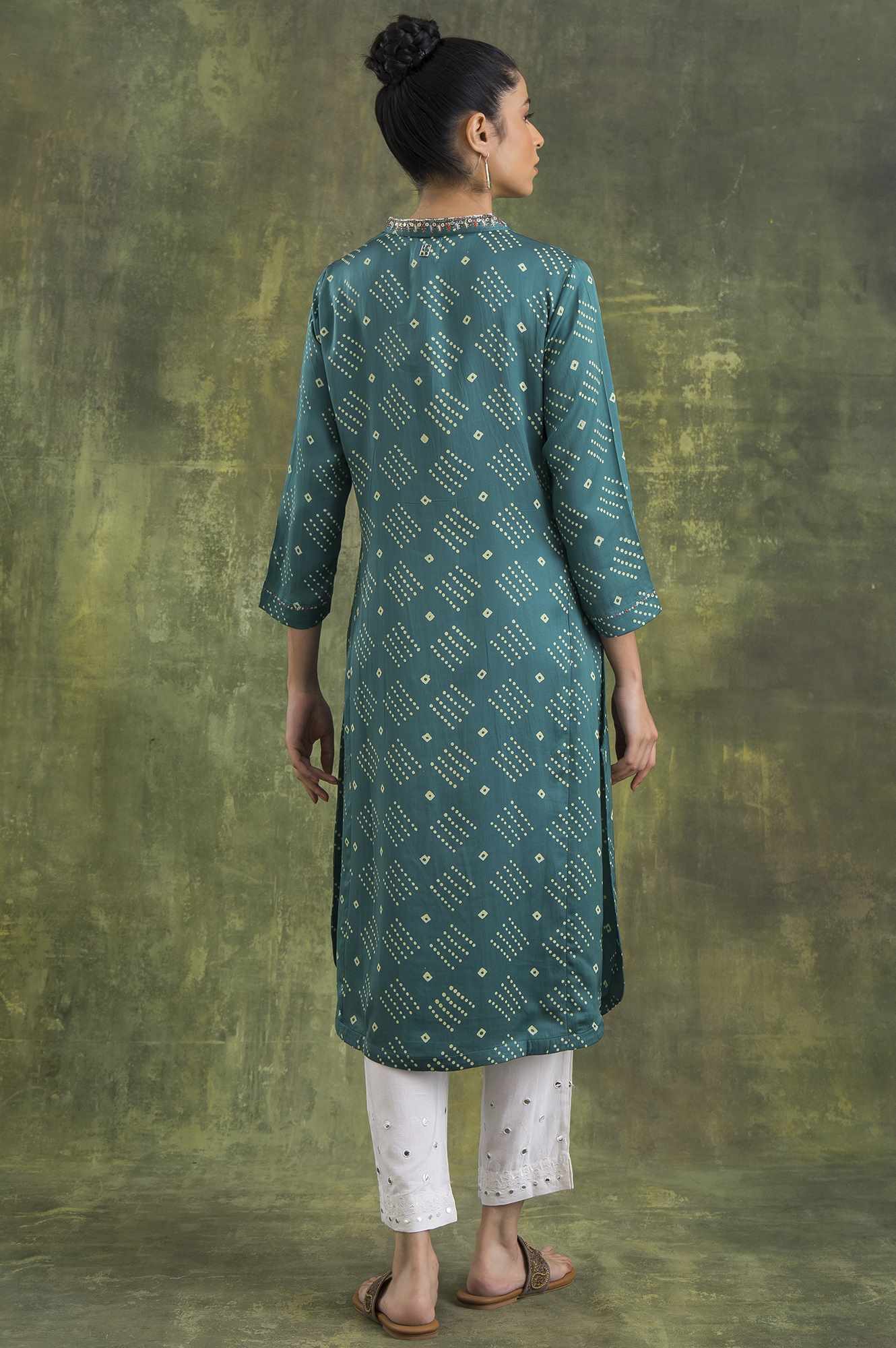 Green V-Neck Lustrous Satin kurta - Image 2