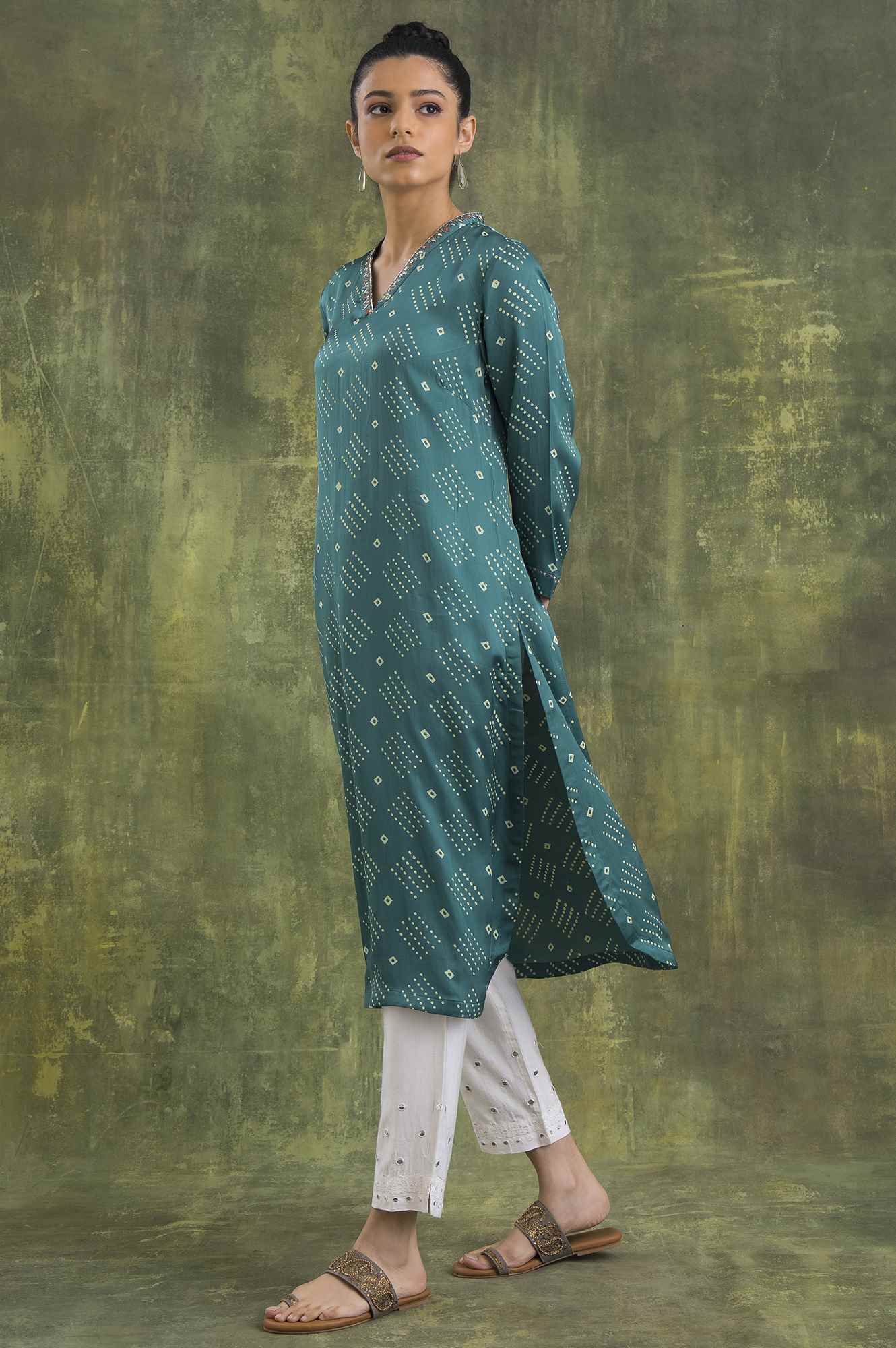 Green V-Neck Lustrous Satin kurta - Image 3