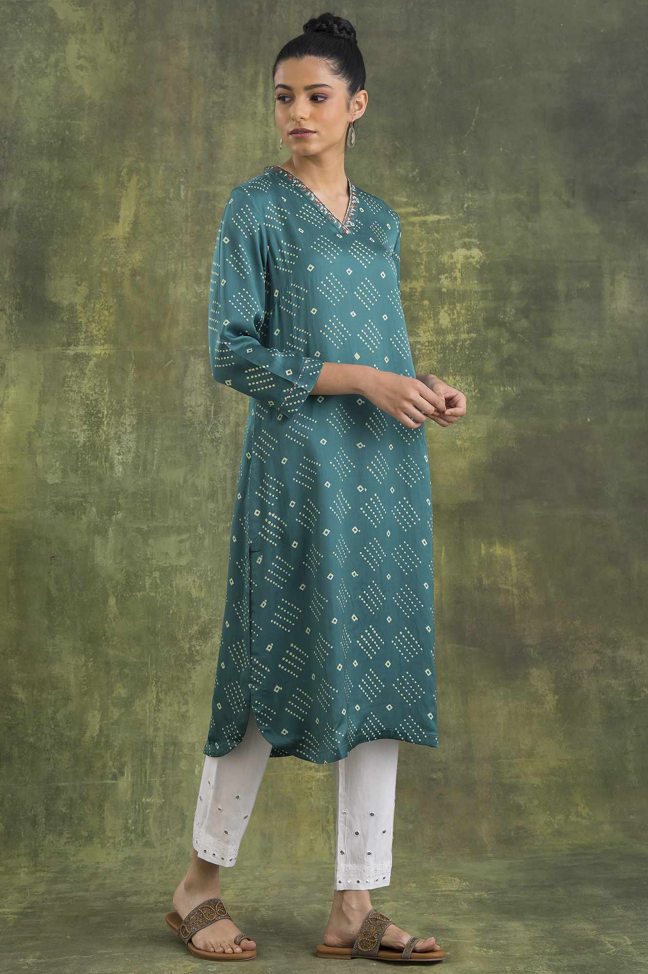 Green V-Neck Lustrous Satin kurta - Image 4