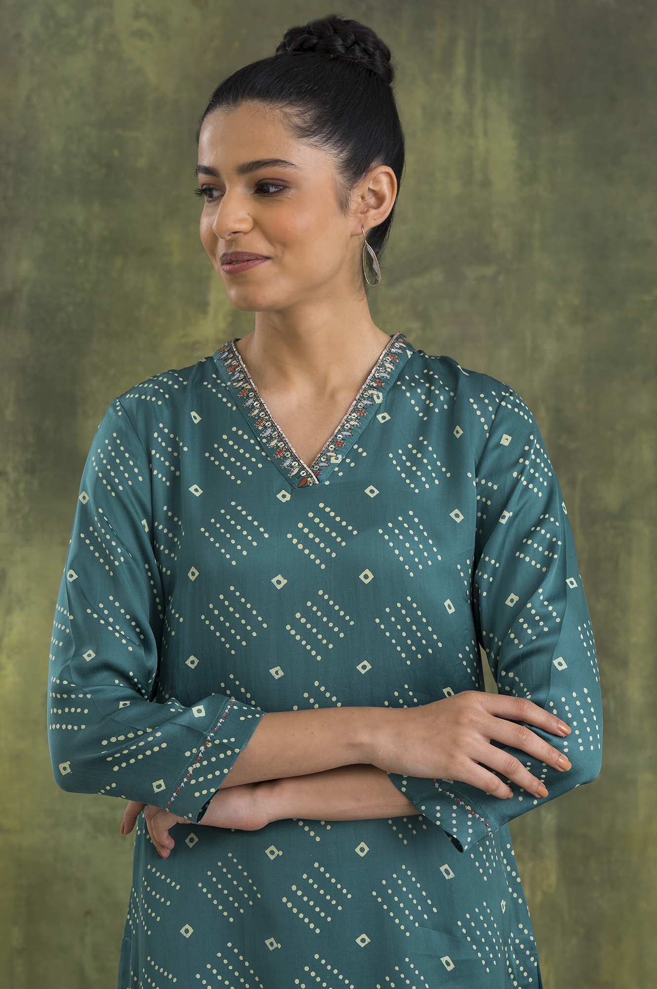 Green V-Neck Lustrous Satin kurta - Image 5