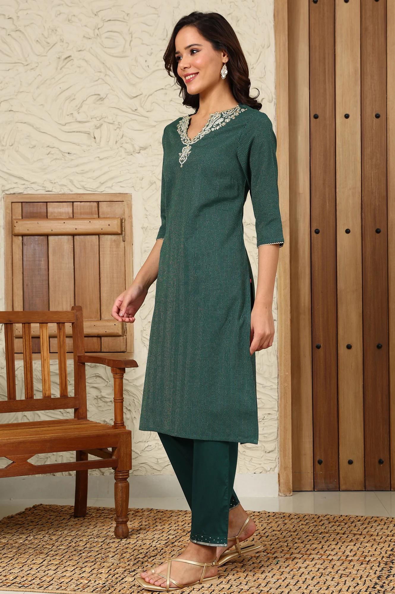 Green Yarn-Dyed Embroidered Cotton Flax Straight Kurta With Lurex Stripes - Image 4