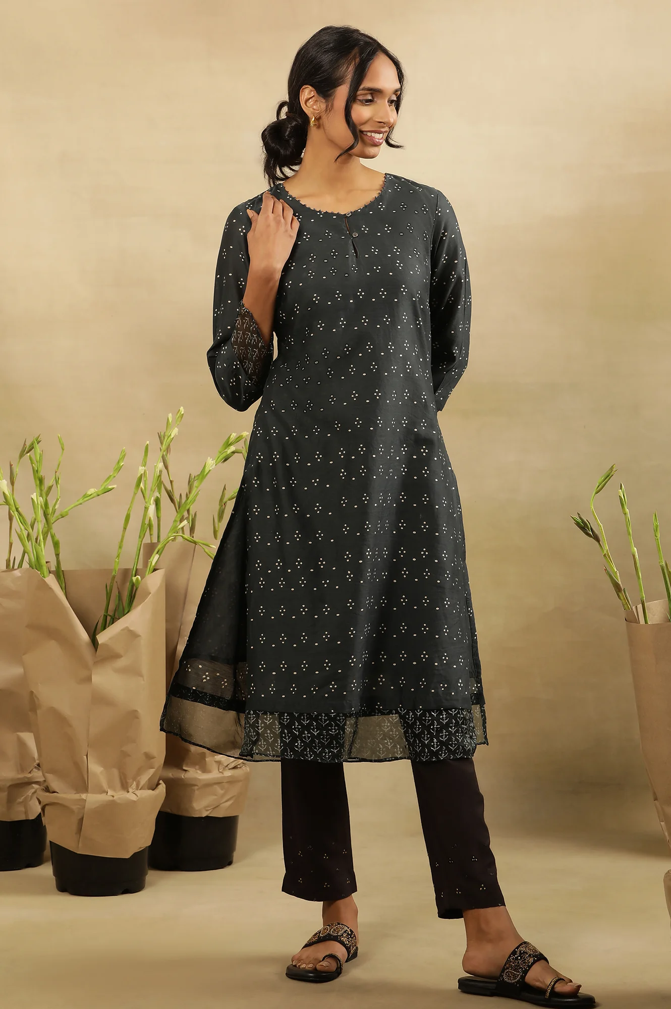 Grey Bandhej Print Round Neck Kurta In Chanderi - Image 2