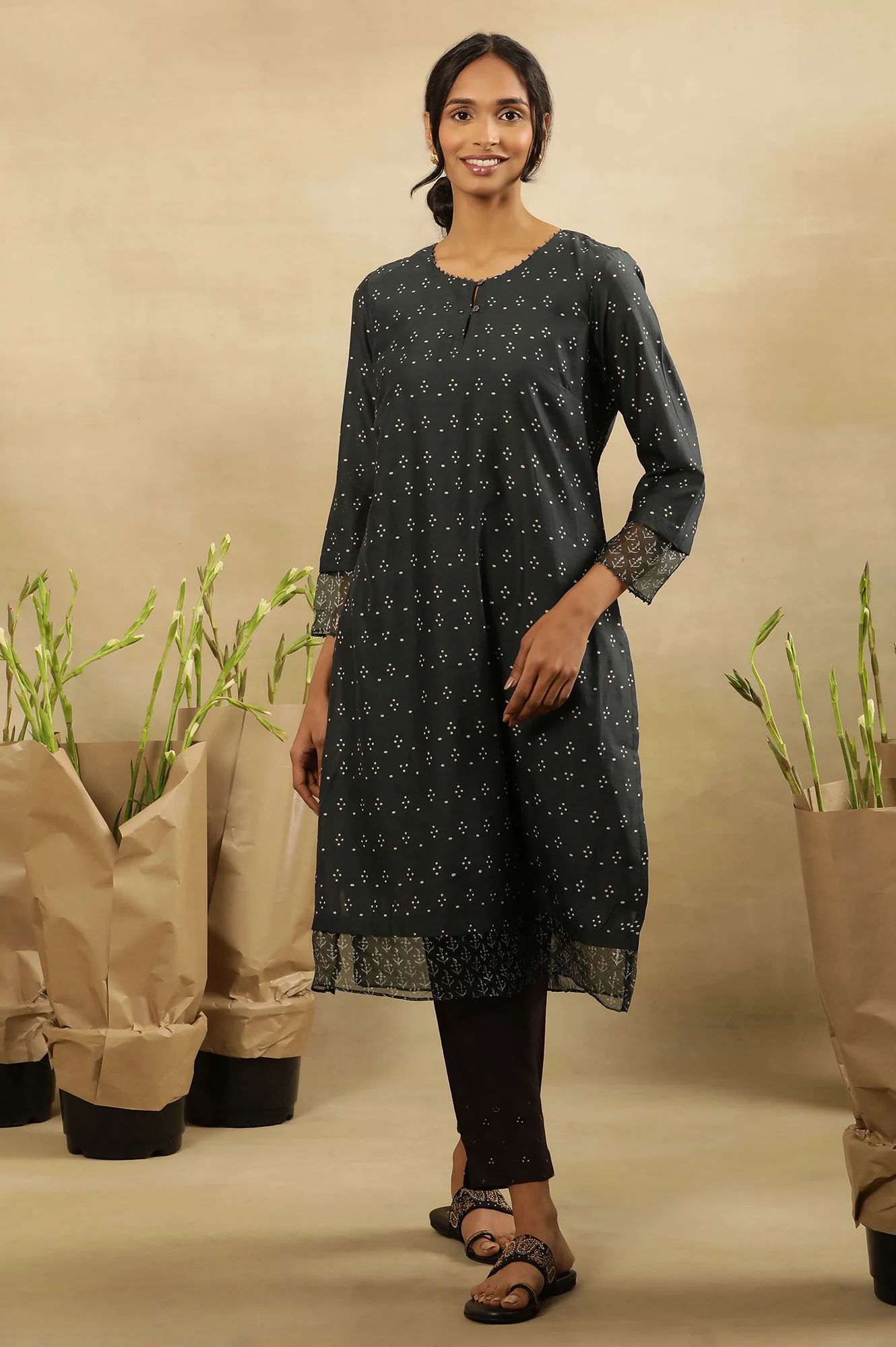 Grey Bandhej Print Round Neck Kurta In Chanderi - Image 3