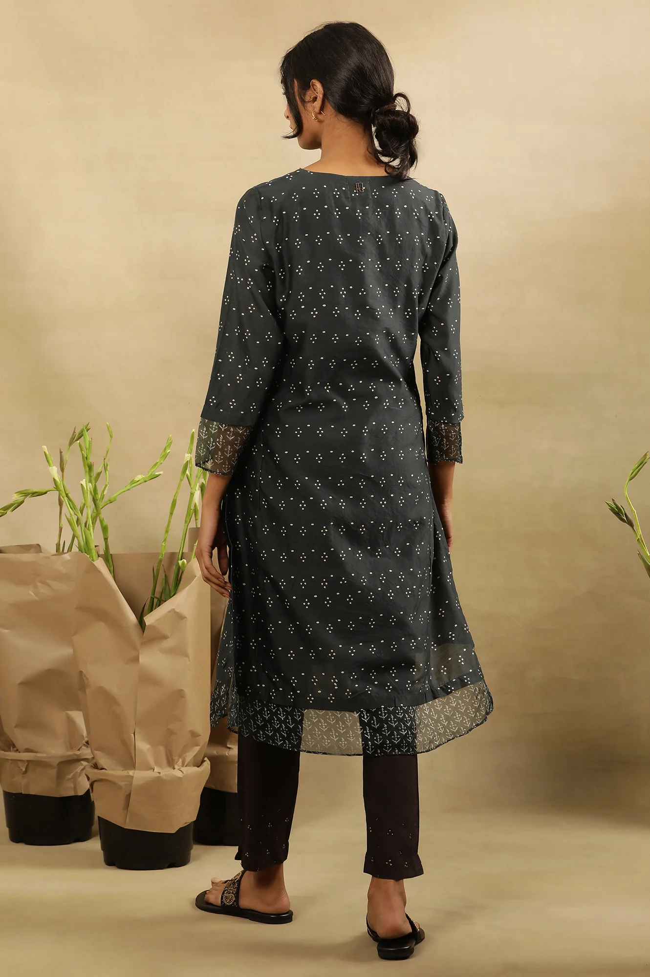 Grey Bandhej Print Round Neck Kurta In Chanderi - Image 5