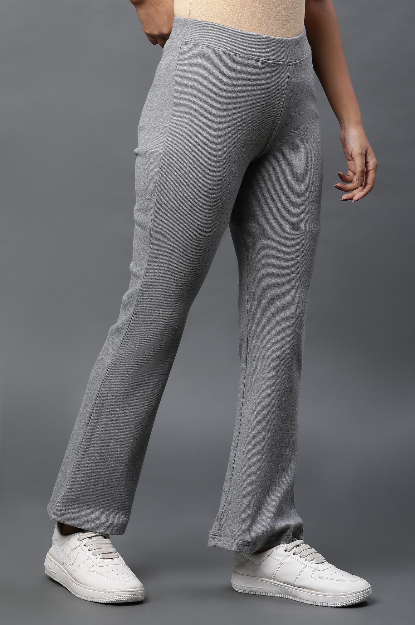 Elleven Women's Grey Solid Flared Pants With Elasticated Waist - Image 4