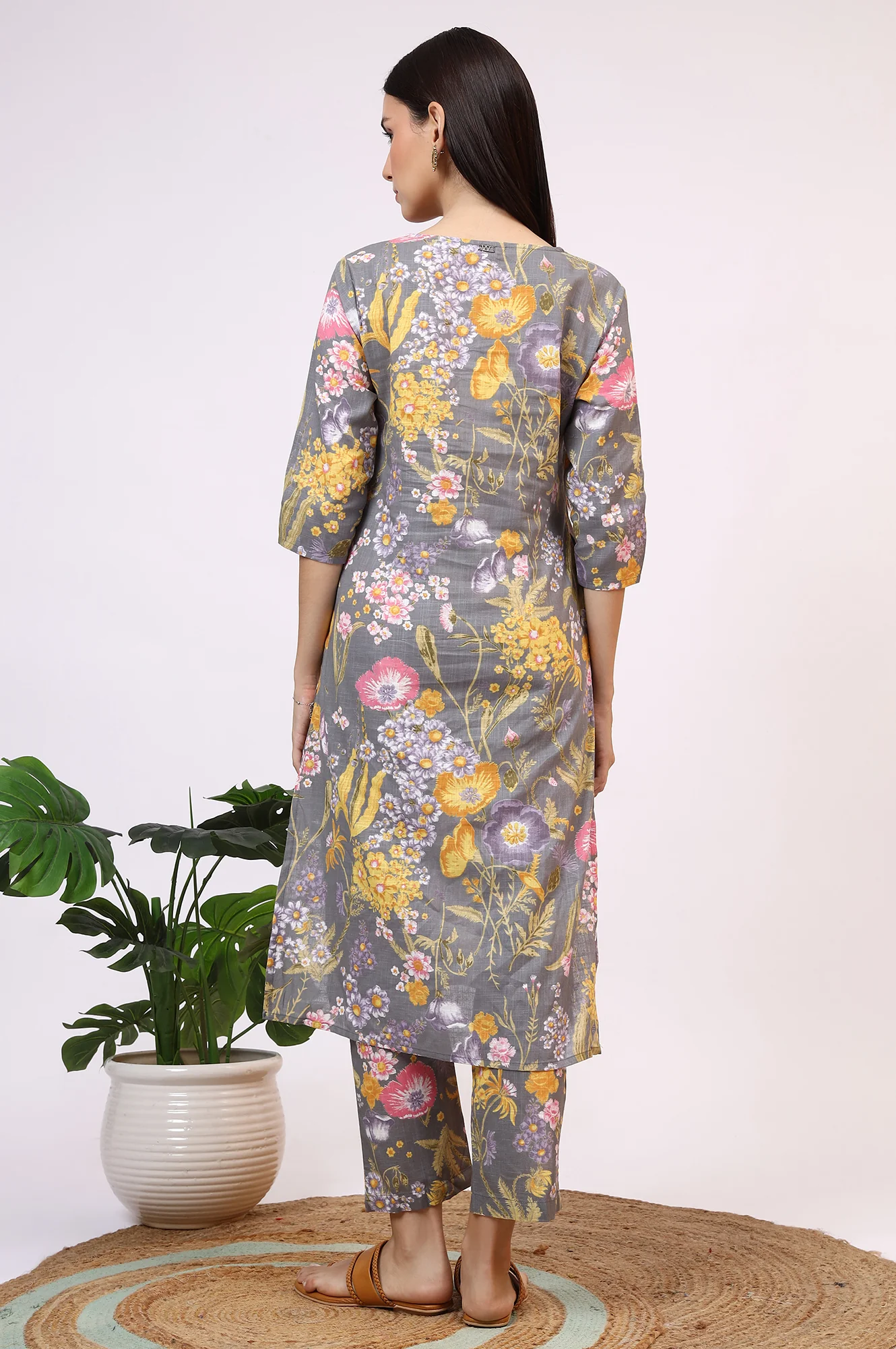 Grey Floral Printed Pure Cotton Straight Kurta and Pants Co-ord Set - Image 6