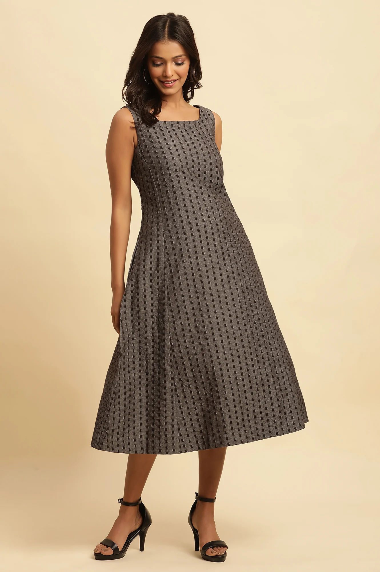 Grey Textured Fit And Flared Western Dress - Image 2