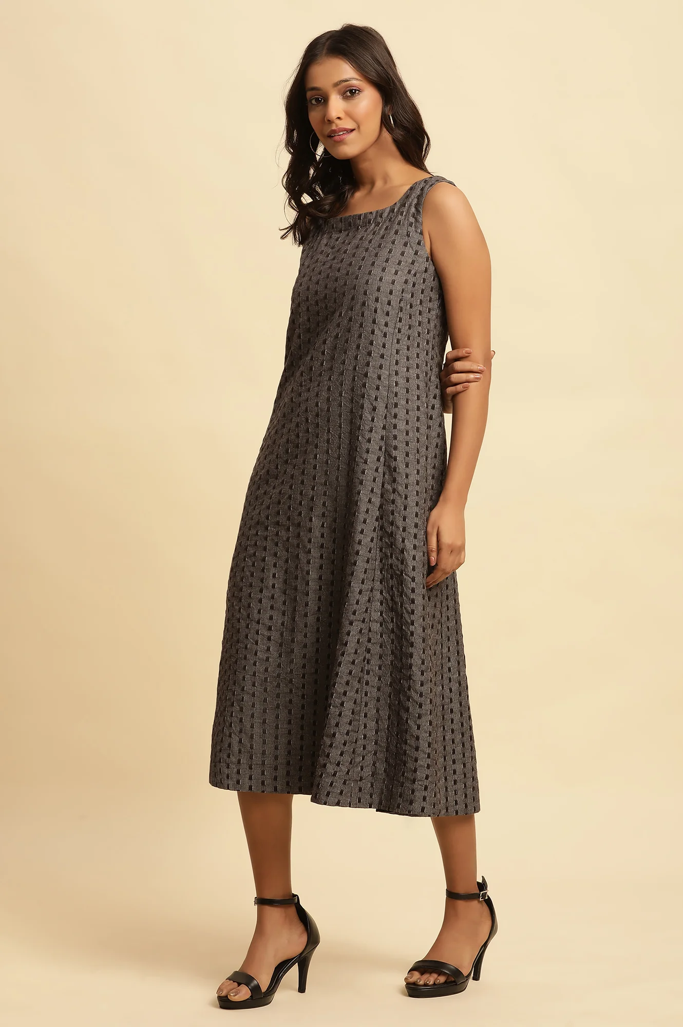 Grey Textured Fit And Flared Western Dress - Image 3