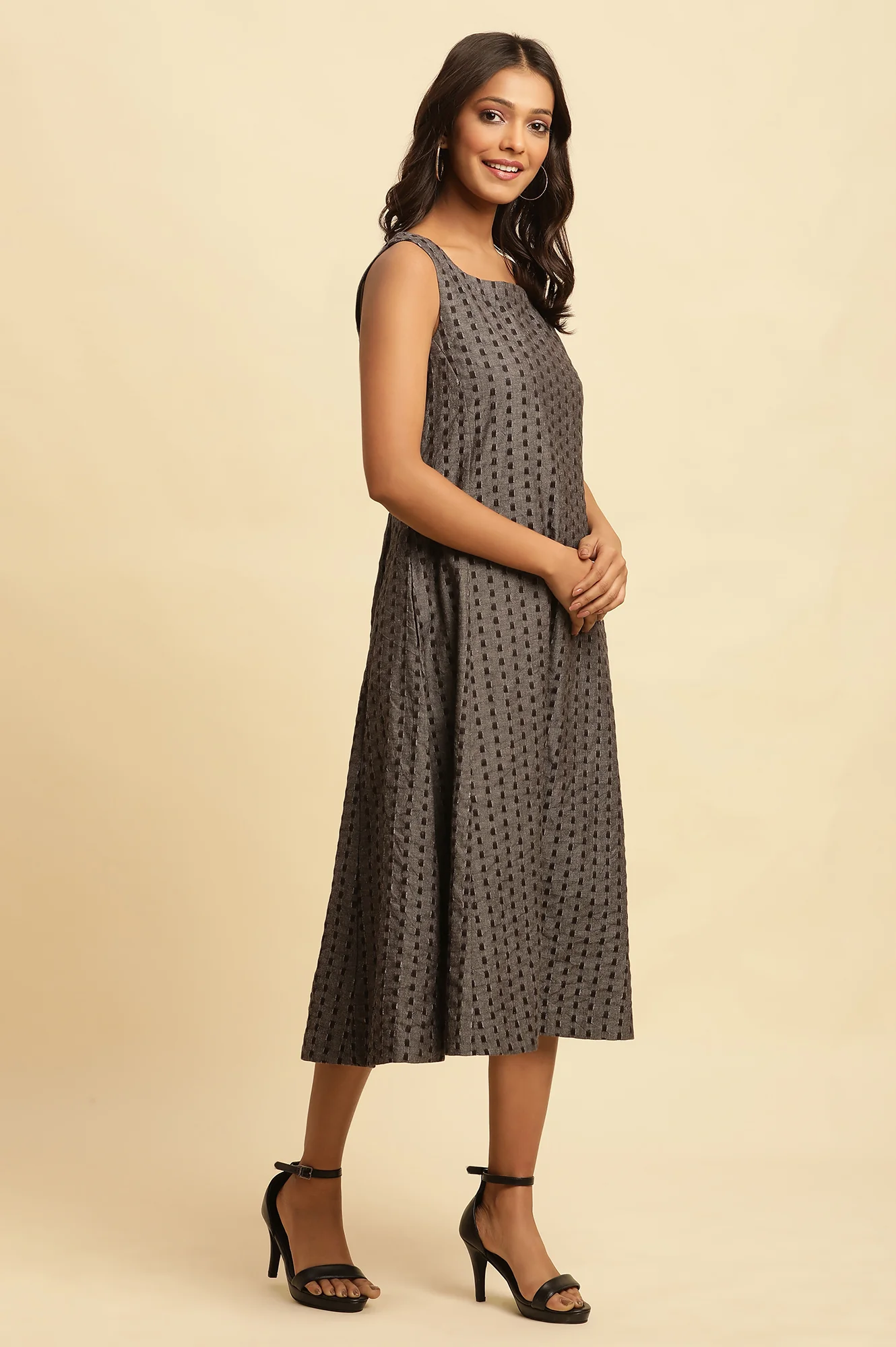 Grey Textured Fit And Flared Western Dress - Image 5