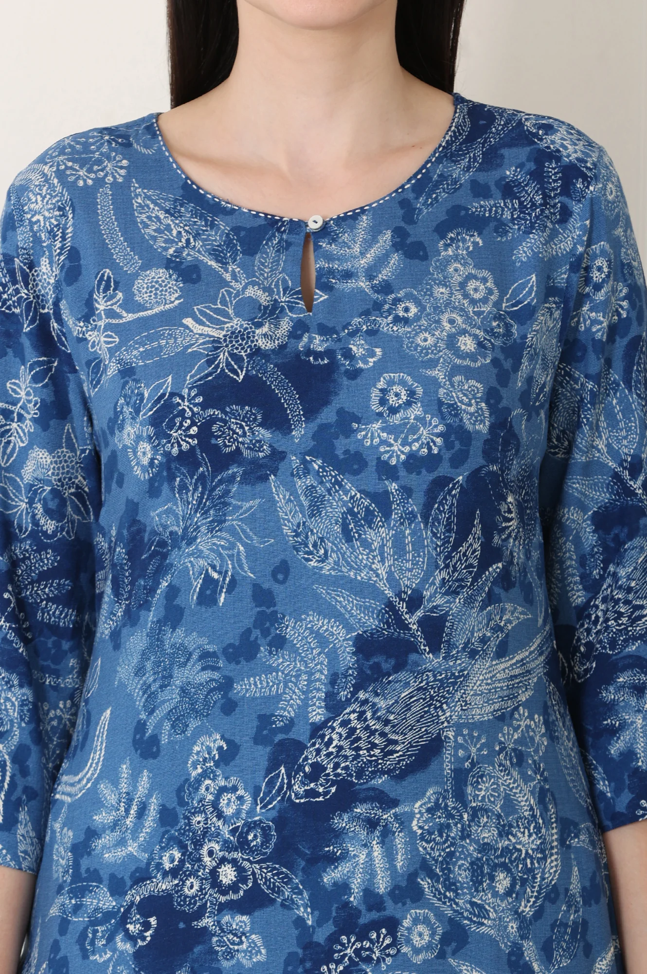 Indigo Blue Bird And Floral Printed Straight Kurta - Image 3