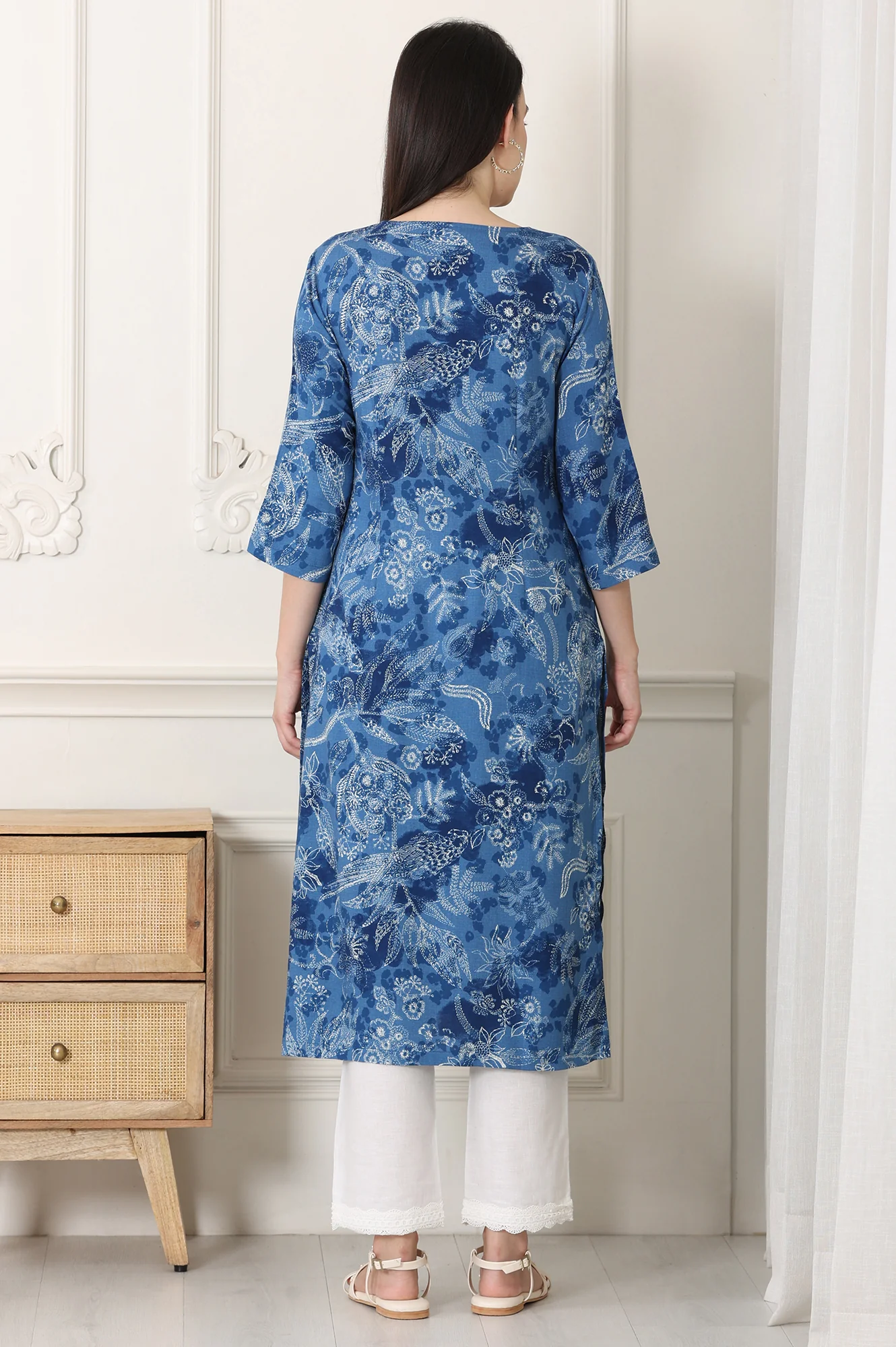 Indigo Blue Bird And Floral Printed Straight Kurta - Image 5