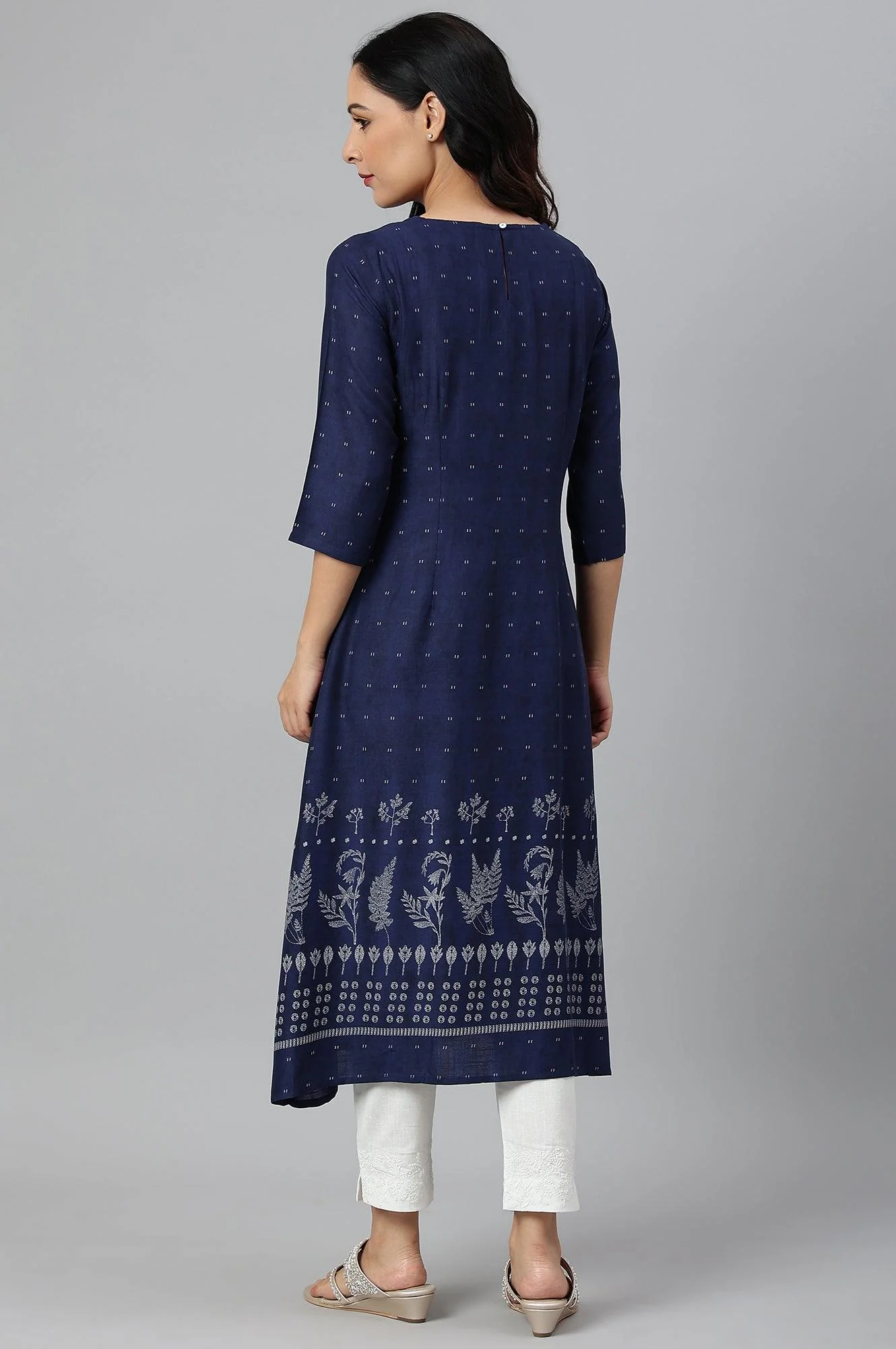 Indo Floral Print A-Line kurta With Pin Tucks - Image 4