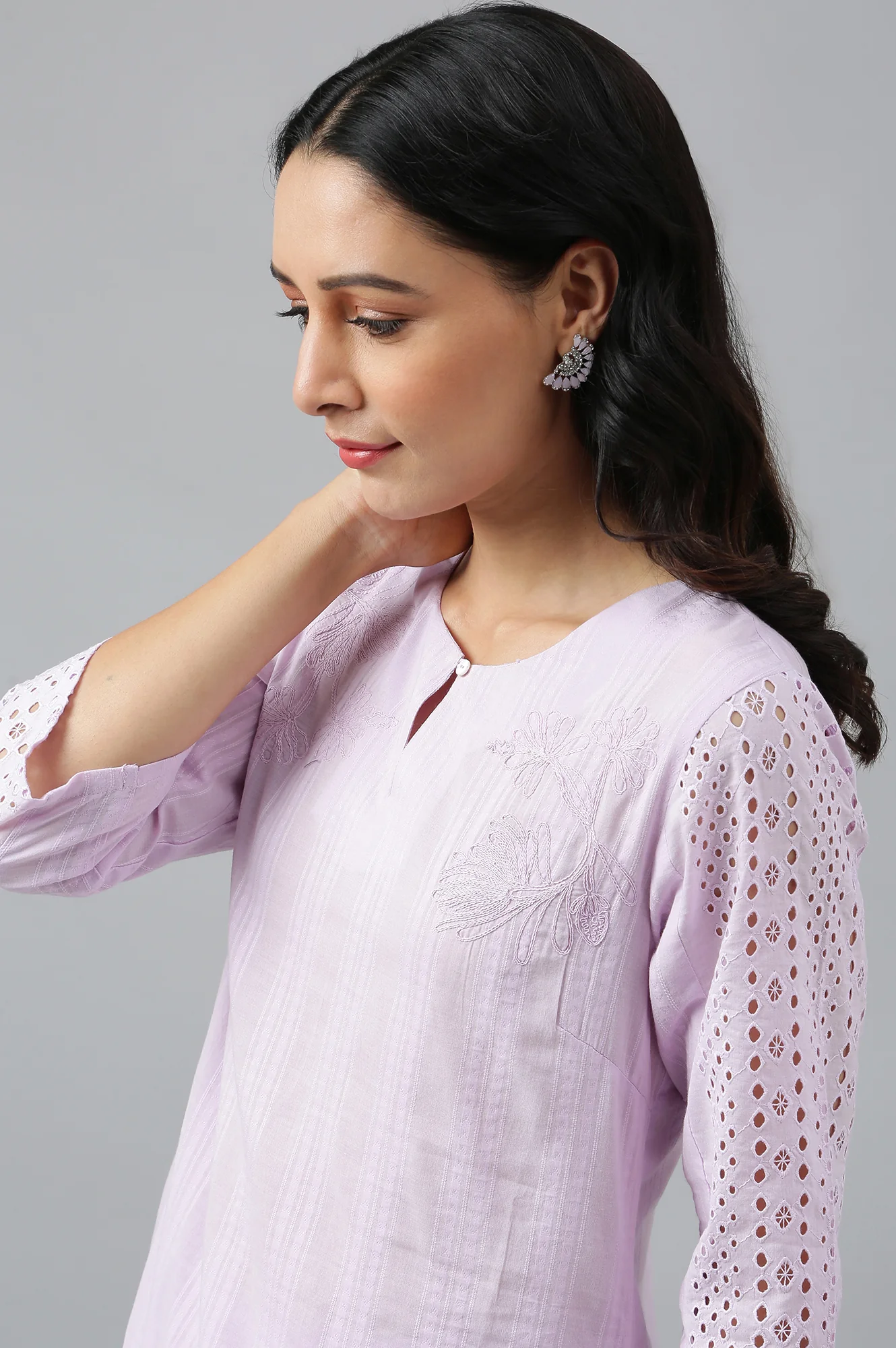 Lavenden Textured Schffli kurta With Pants. - Image 10