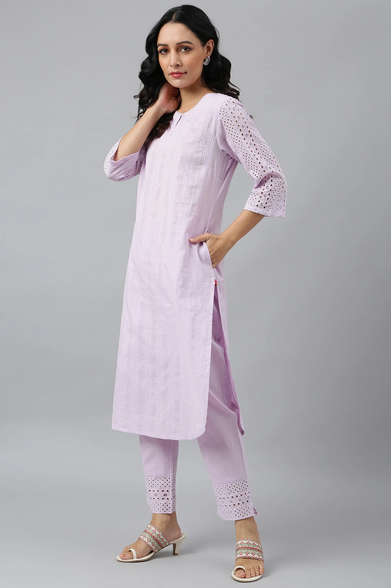 Lavenden Textured Schffli kurta With Pants. - Image 4