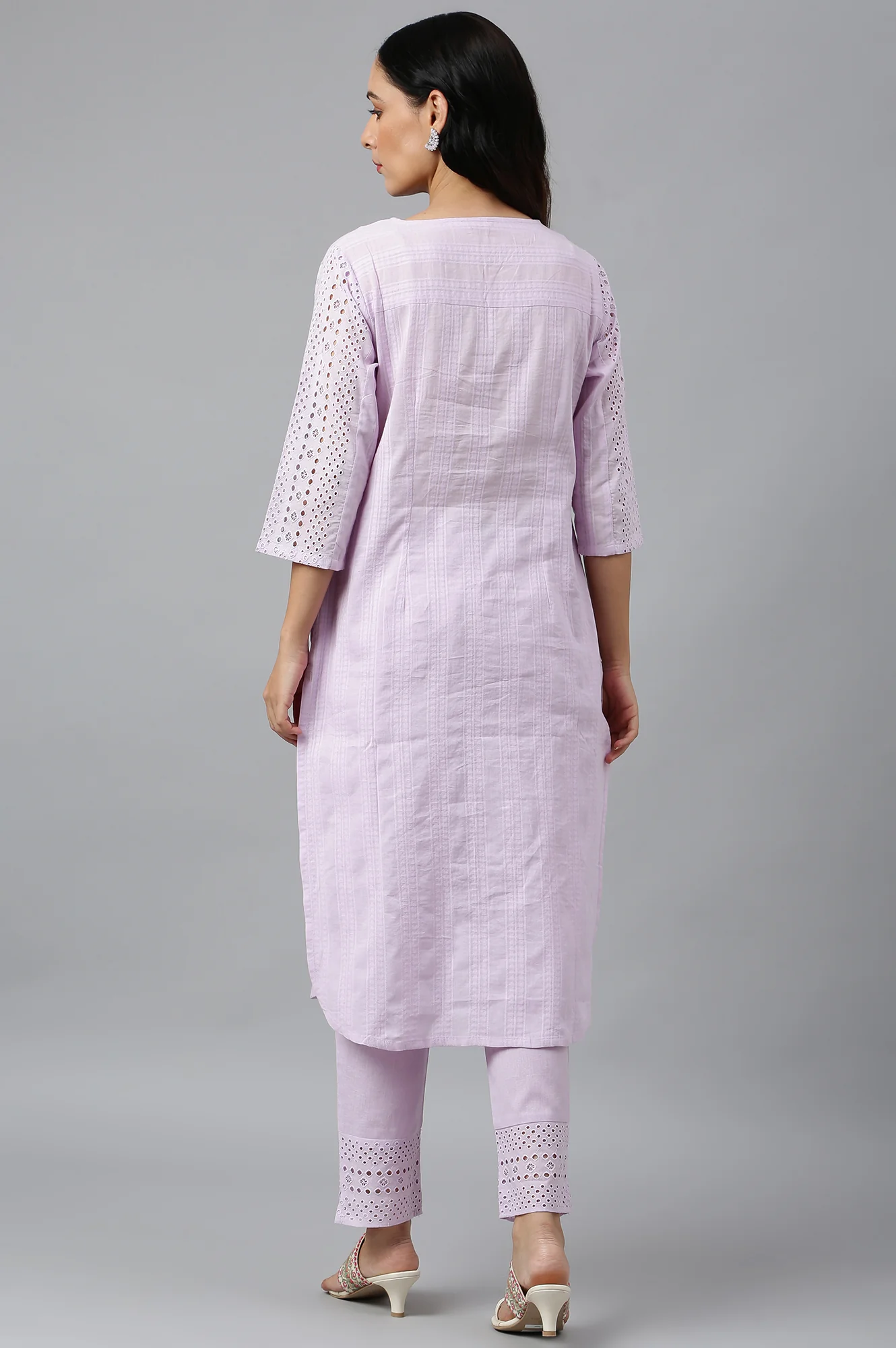 Lavenden Textured Schffli kurta With Pants. - Image 5