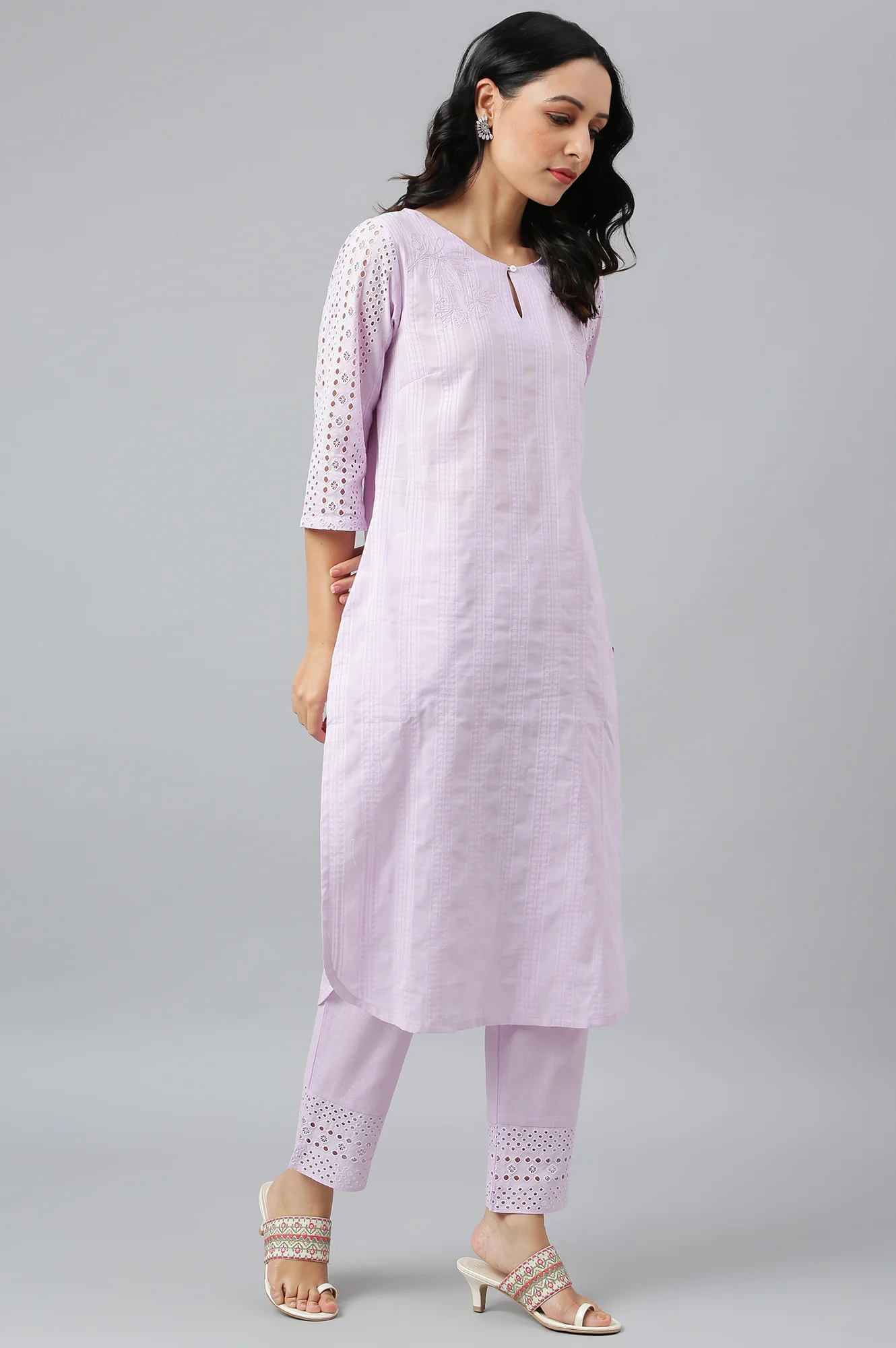 Lavenden Textured Schffli kurta With Pants. - Image 7