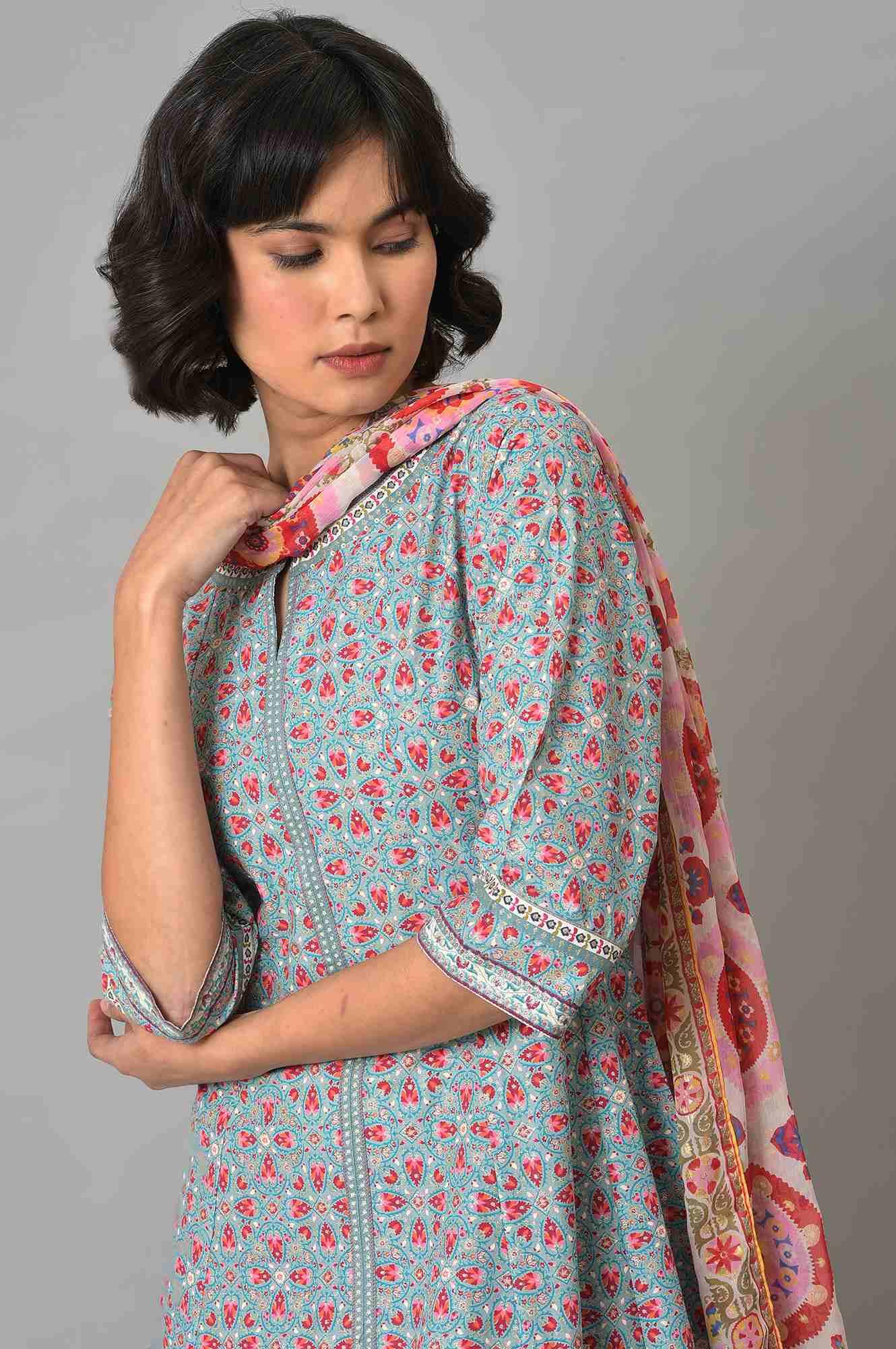 Light Blue Floral Printed kurta With Pink Slim Pants And Dupatta - Image 5
