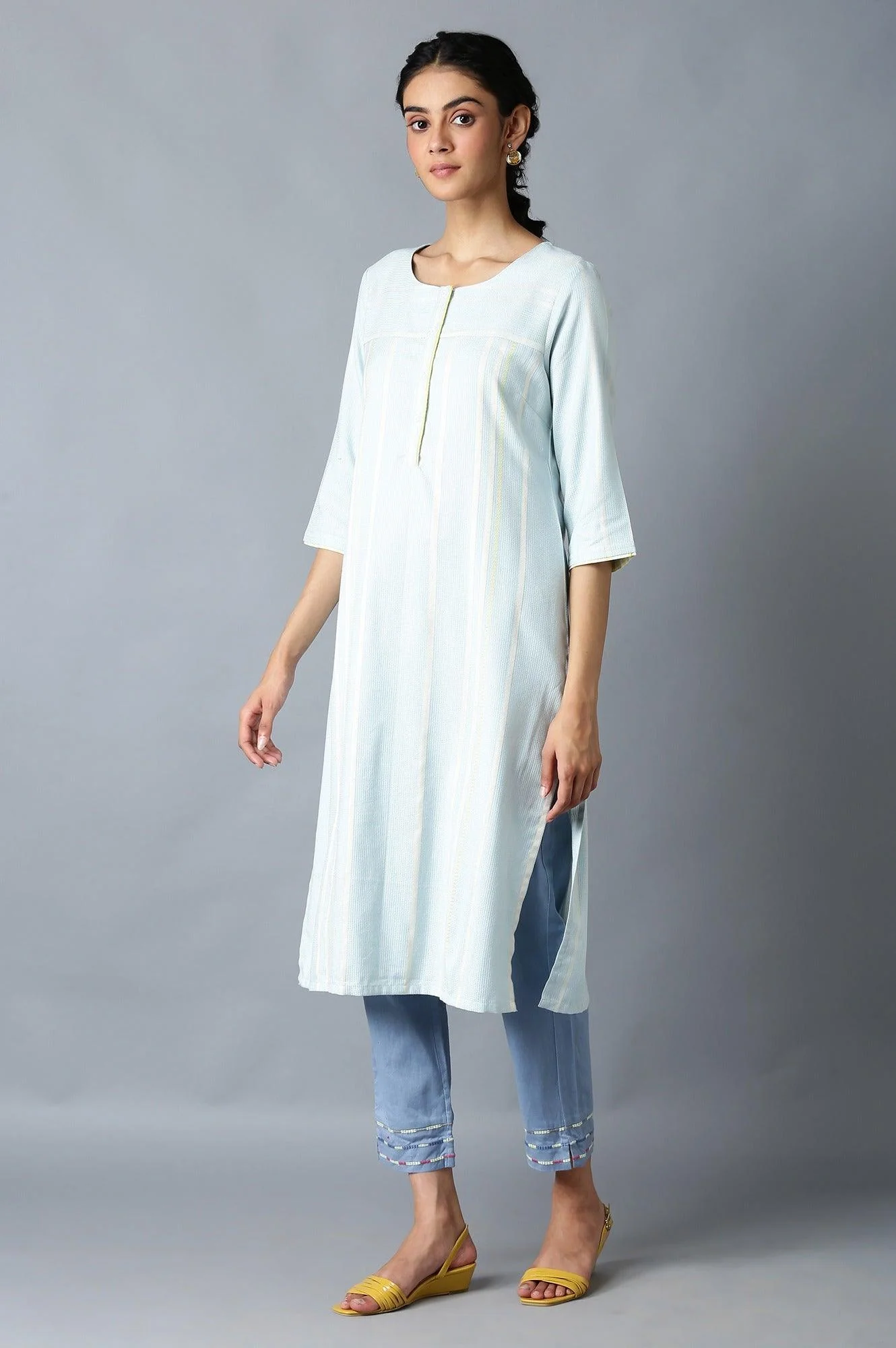 Light Blue Yarn-Dyed kurta In Round Neck - Image 3